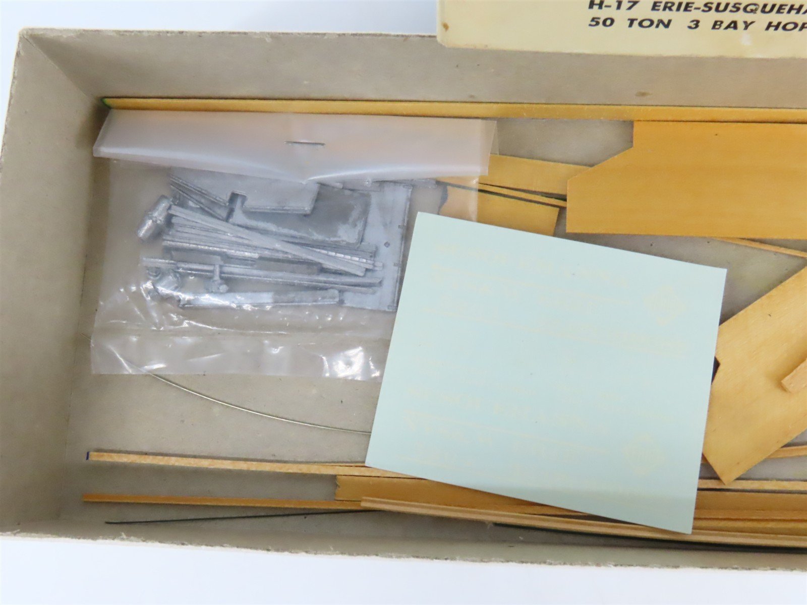 HO Scale Ambroid Kit H-17 ERIE-Susquehanna 50-Ton 3-Bay Hopper
