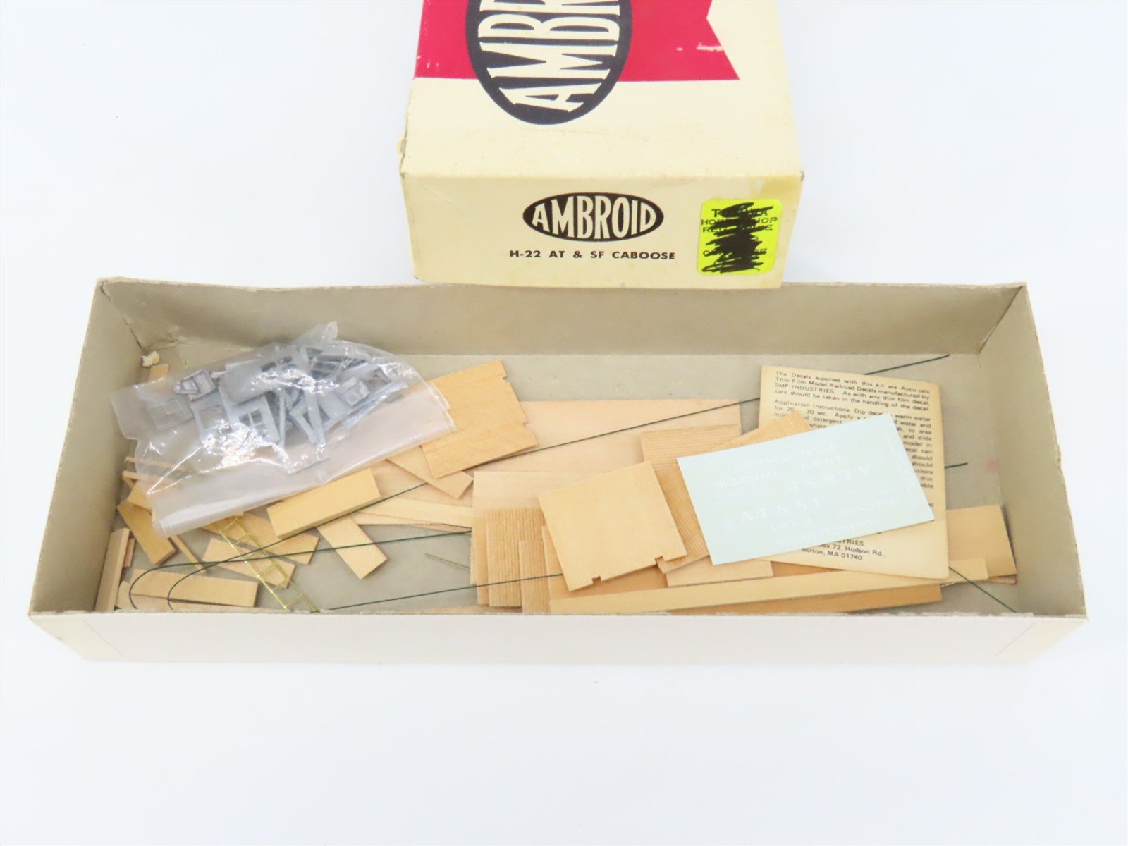 HO Scale Ambroid Kit H-22 AT&SF Santa Fe Railroad Caboose