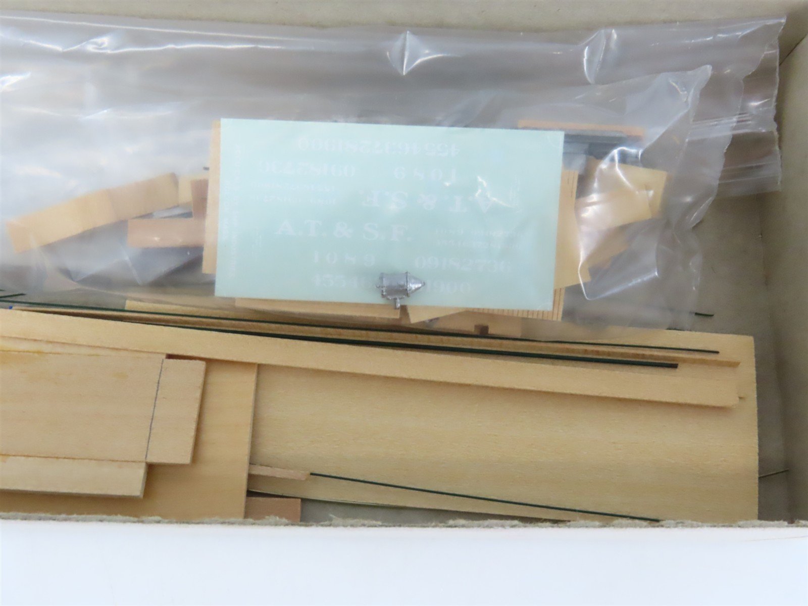 HO Scale Ambroid Kit H-22 AT&SF Santa Fe Railroad Caboose