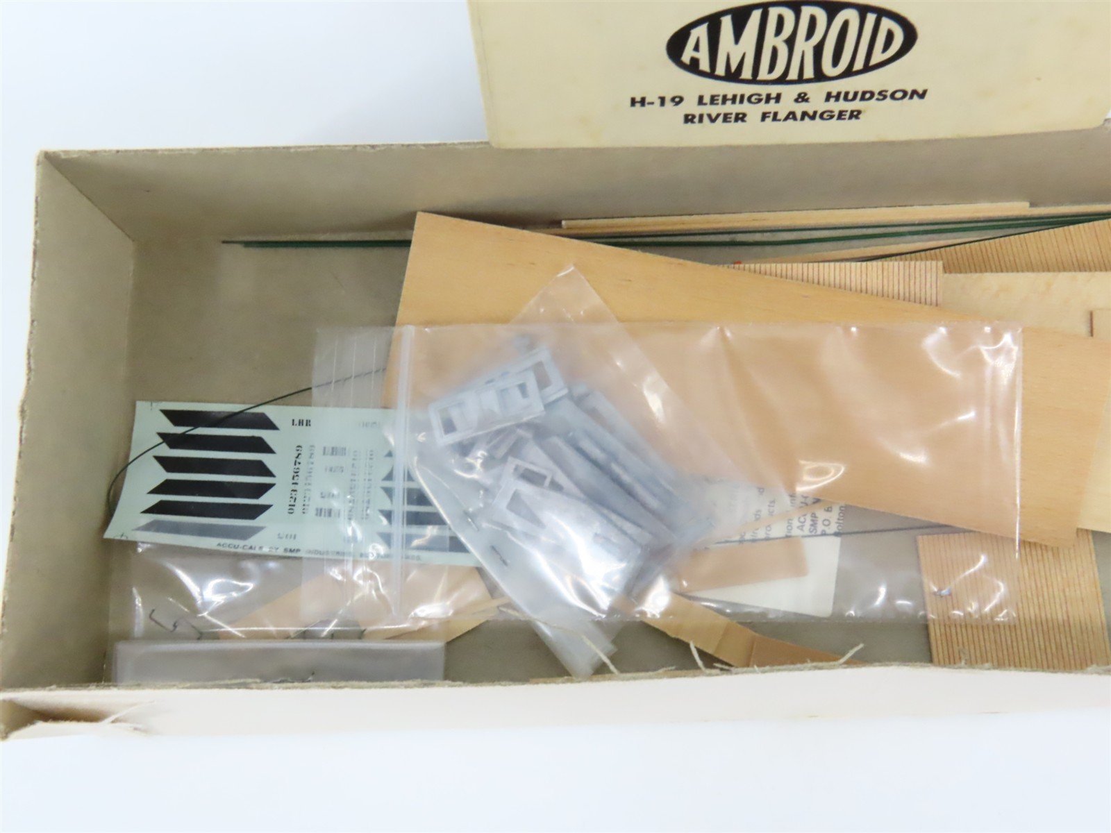 HO Scale Ambroid Kit H-19 LRR Lehigh & Hudson River Flanger Caboose