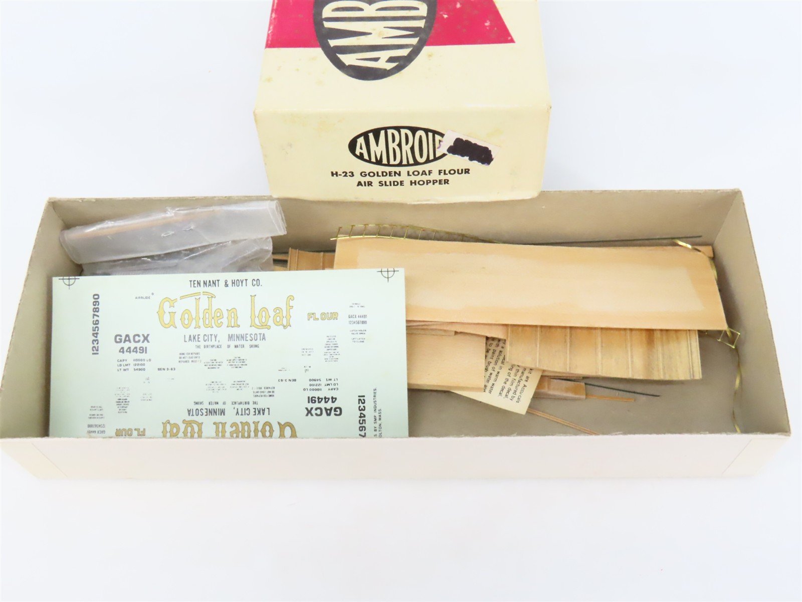 HO Scale Ambroid Kit H-23 GACX Golden Loaf Flour Air Slide Hopper #44491