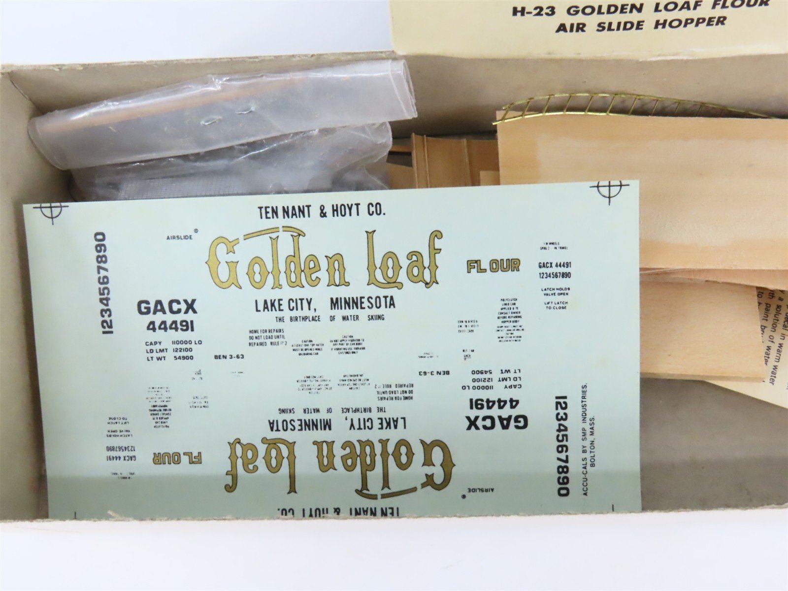 HO Scale Ambroid Kit H-23 GACX Golden Loaf Flour Air Slide Hopper #44491