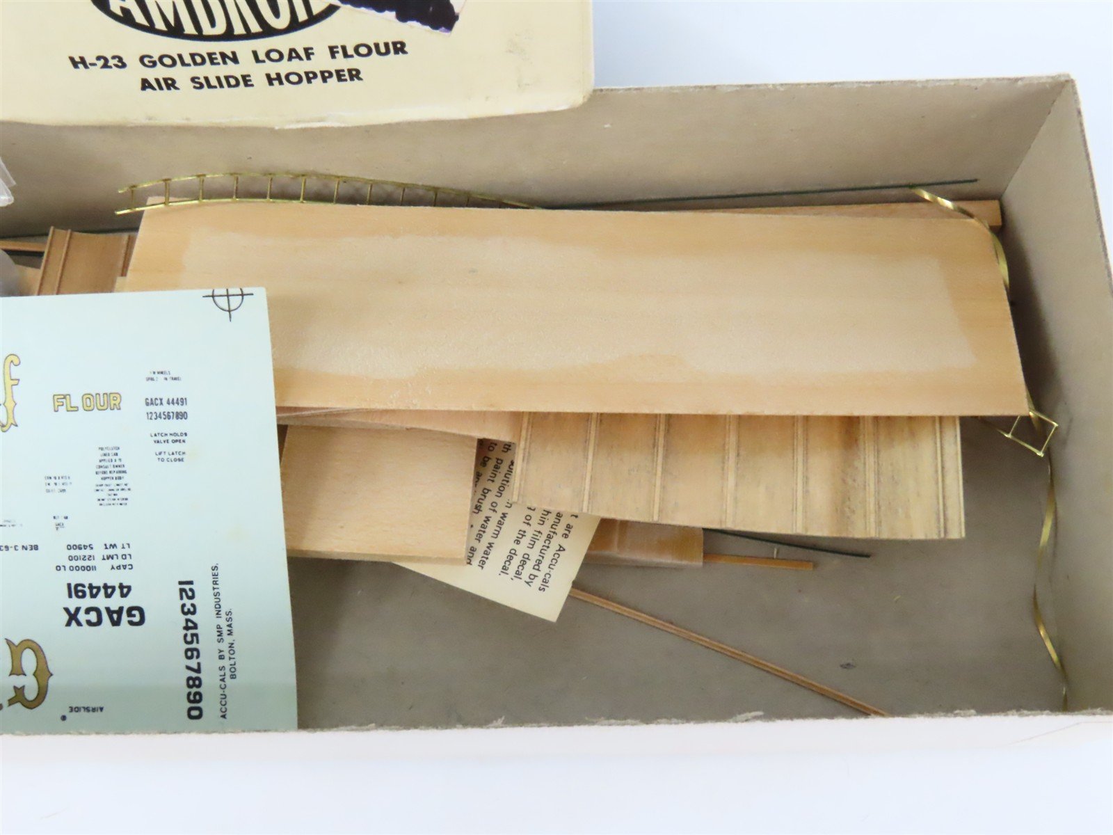 HO Scale Ambroid Kit H-23 GACX Golden Loaf Flour Air Slide Hopper #44491