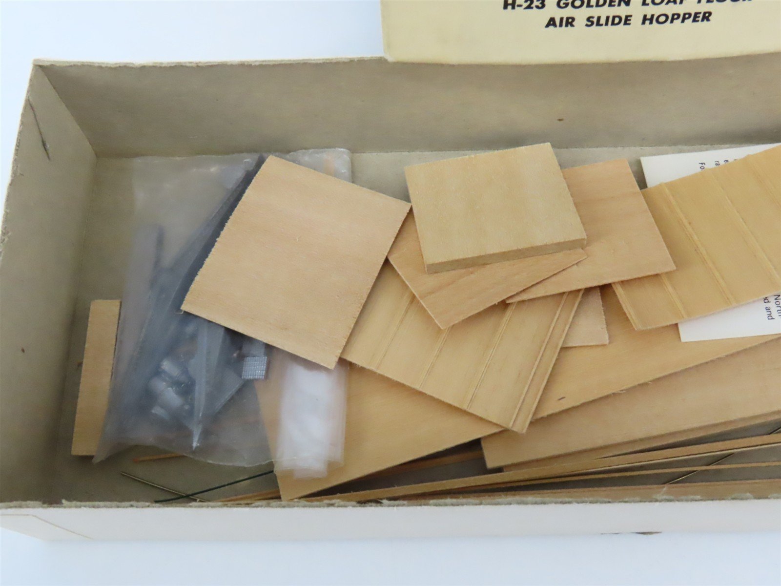 HO Scale Ambroid Kit H-23 GACX Golden Loaf Flour Air Slide Hopper #44491
