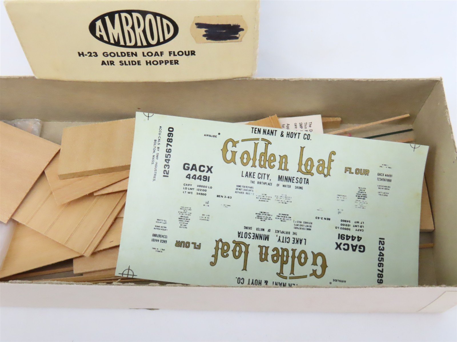 HO Scale Ambroid Kit H-23 GACX Golden Loaf Flour Air Slide Hopper #44491