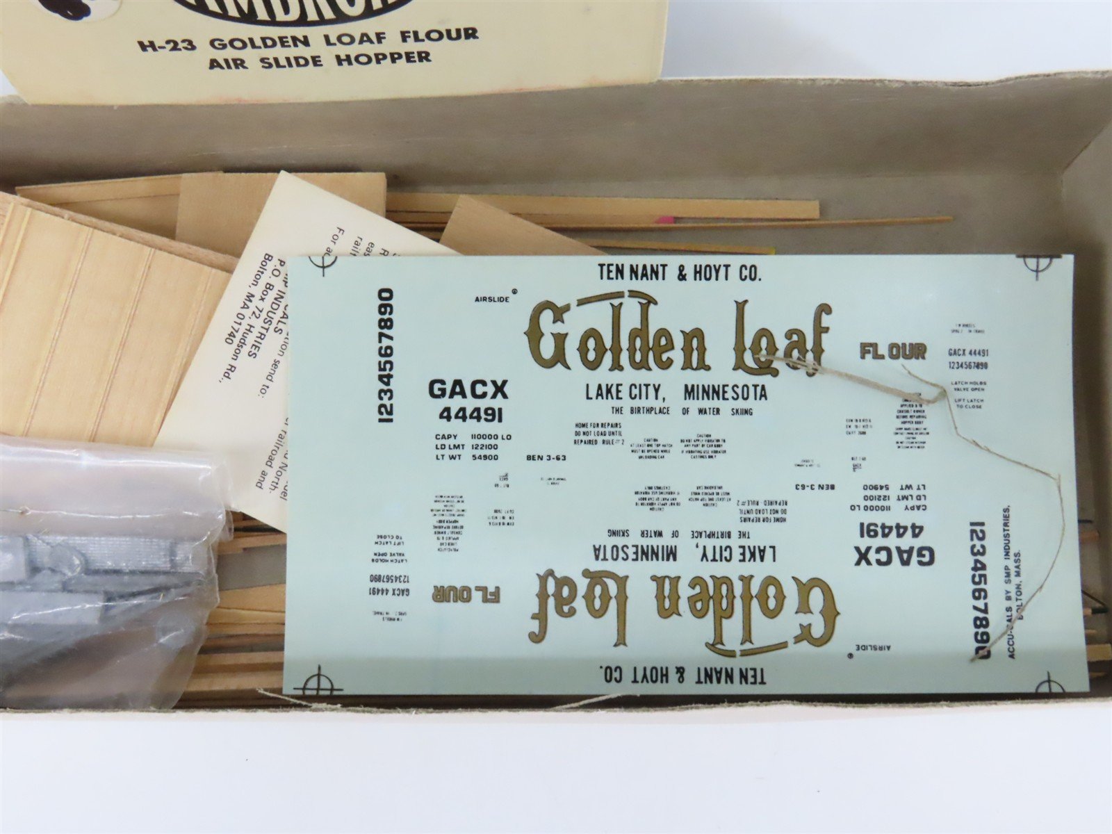 HO Scale Ambroid Kit H-23 GACX Golden Loaf Flour Air Slide Hopper #44491