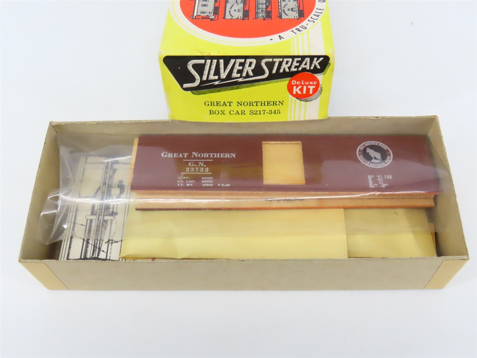 HO Scale Silver Streak Kit S217-345 GN Great Northern Single Door Box Car #23732