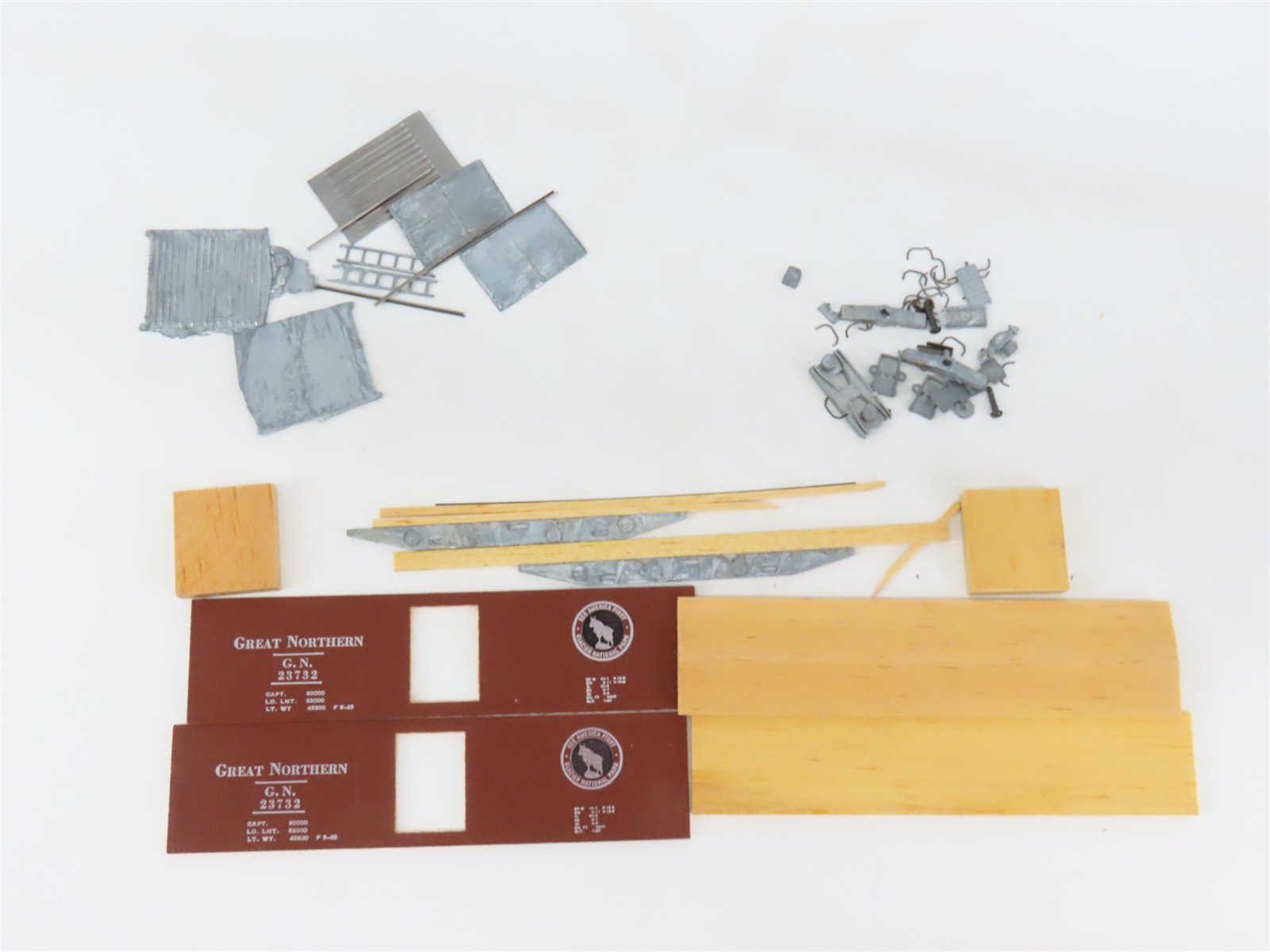 HO Scale Silver Streak Kit S217-345 GN Great Northern Single Door Box Car #23732