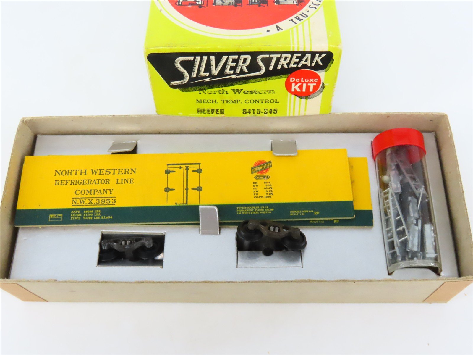 HO Scale Silver Streak Kit S415-345 NWX North Western Mechanical Reefer #3953