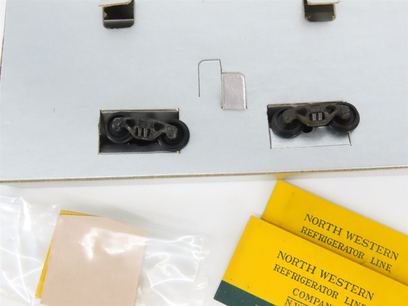 HO Scale Silver Streak Kit S415-345 NWX North Western Mechanical Reefer #3953