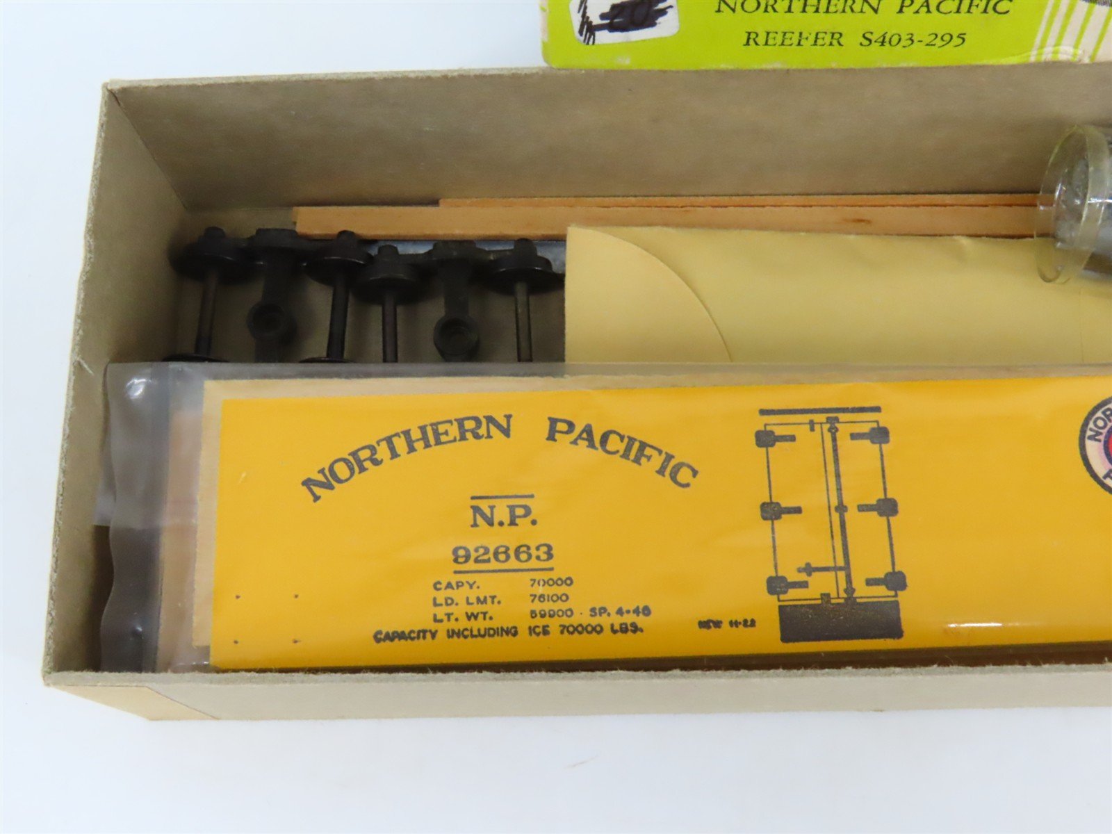 HO Scale Silver Streak Kit S403-295 NP Northern Pacific Railway Reefer #92663