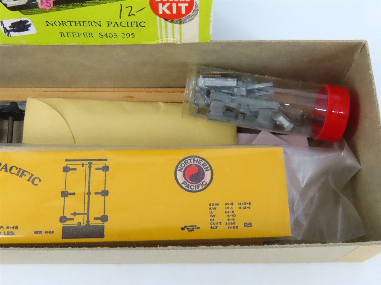 HO Scale Silver Streak Kit S403-295 NP Northern Pacific Railway Reefer #92663