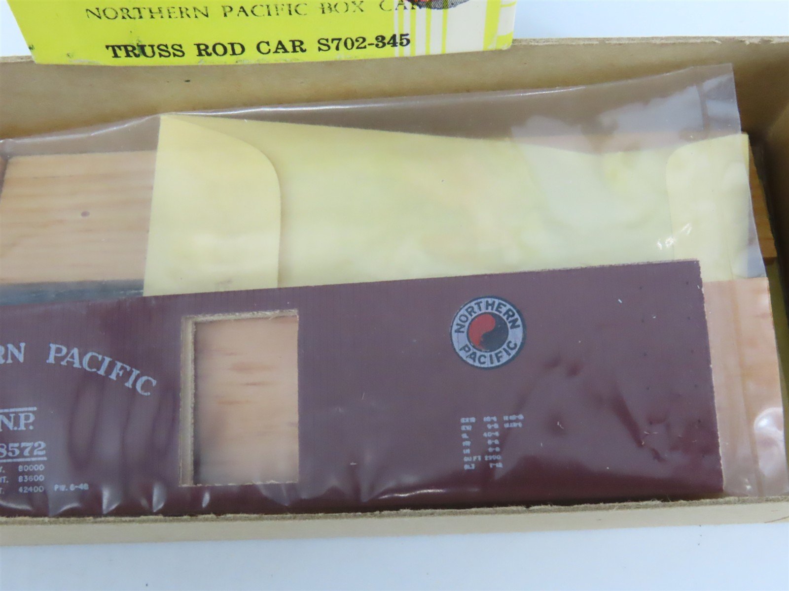 HO Scale Silver Streak Kit S702-345 NP Northern Pacific Truss Rod Box Car #38572