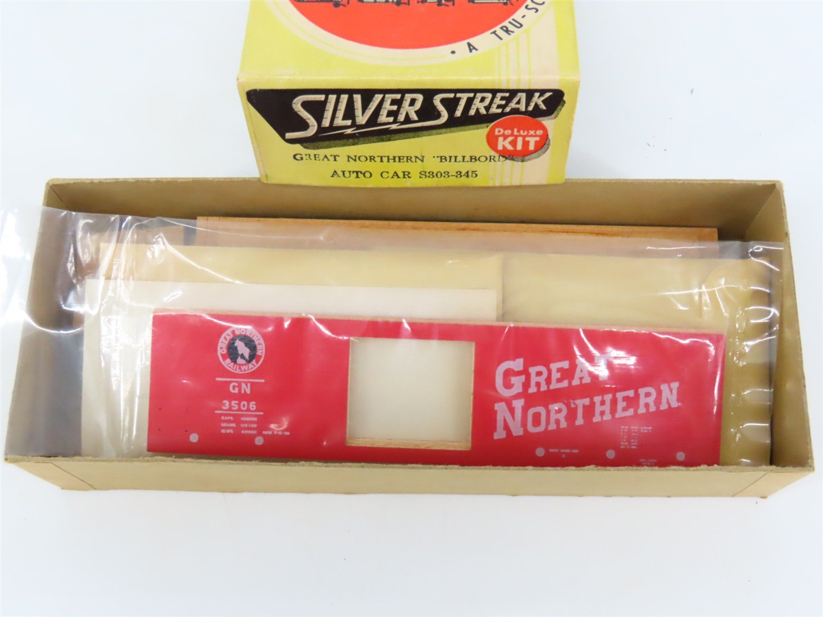 HO Scale Silver Streak Kit S303-345 GN Great Northern Billboard Box Car #3506