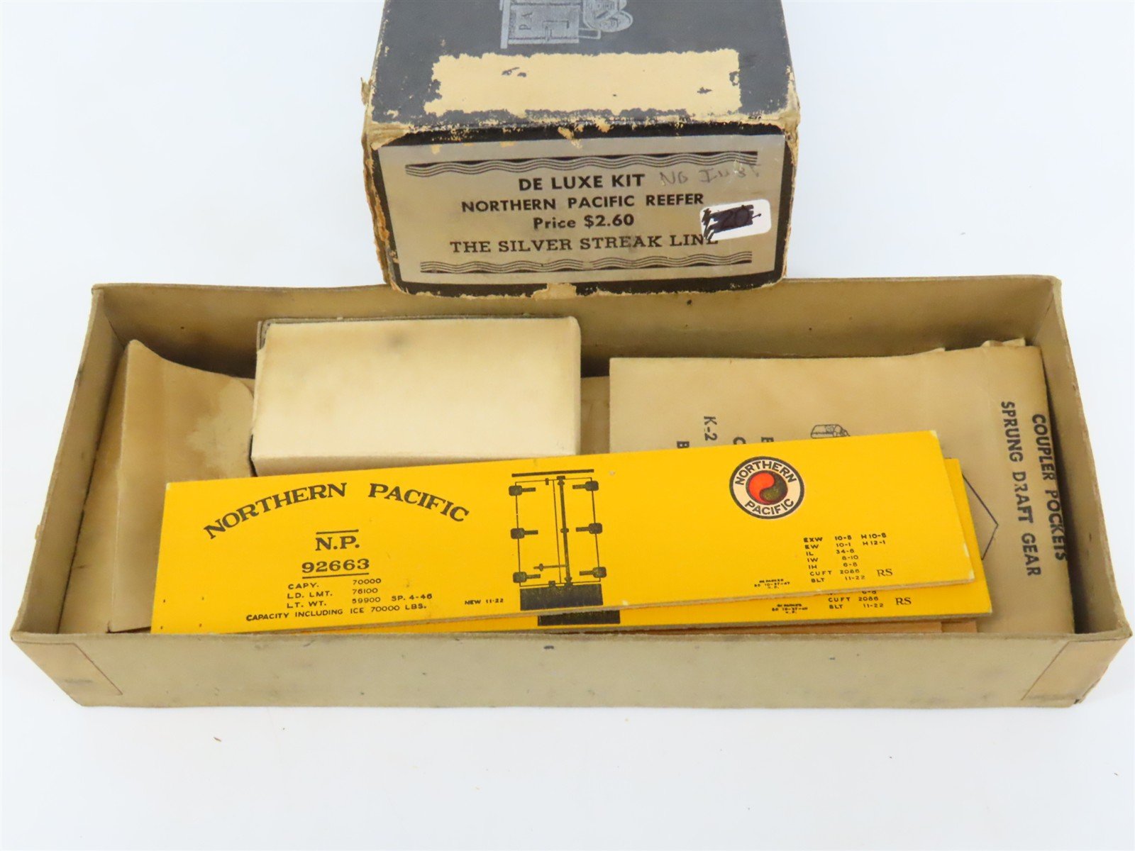 HO Scale Silver Streak Kit NP Northern Pacific Railroad Reefer #92663