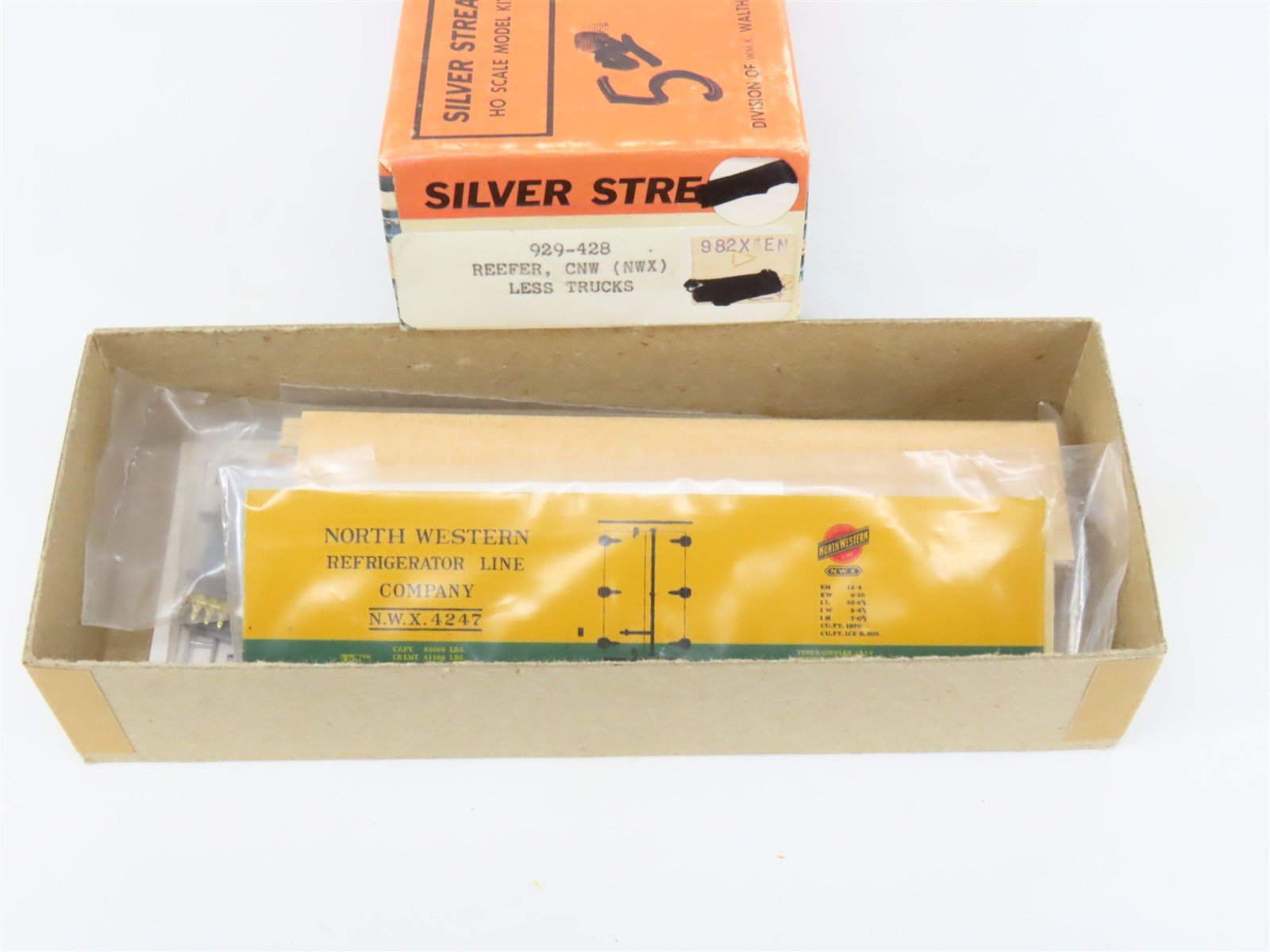 HO Silver Streak Kit 929-428 NWX North Western Refrigerator Line Reefer #4247