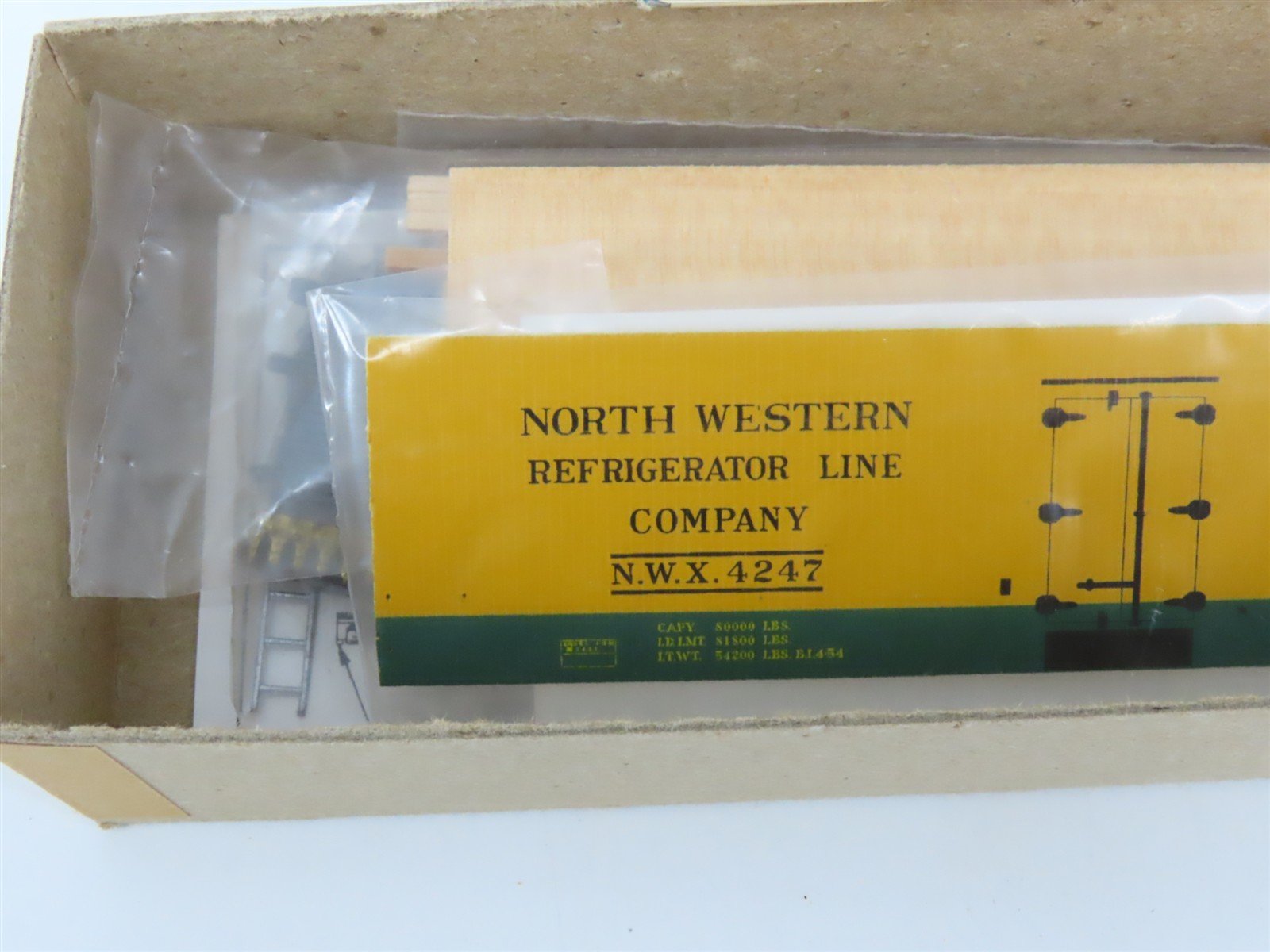 HO Silver Streak Kit 929-428 NWX North Western Refrigerator Line Reefer #4247