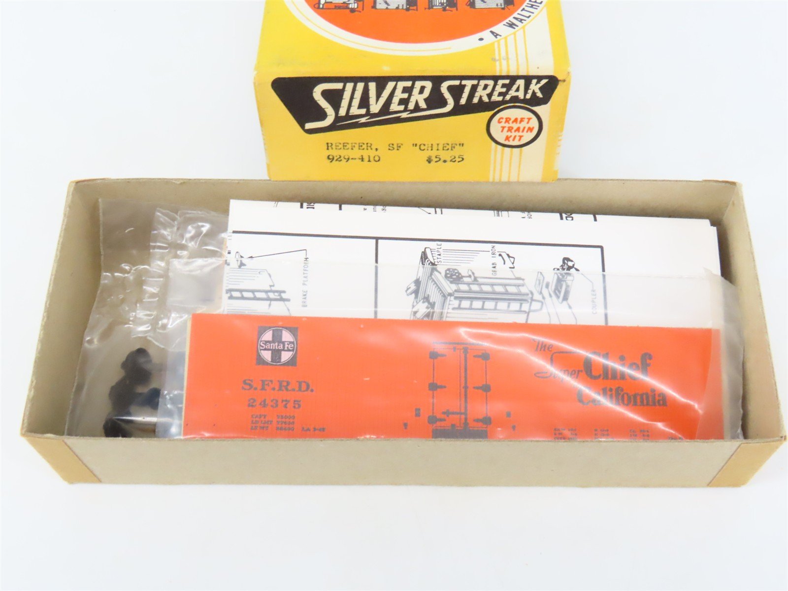 HO Scale Silver Streak Kit 929-410 SFRD Santa Fe Super Chief Reefer #24375