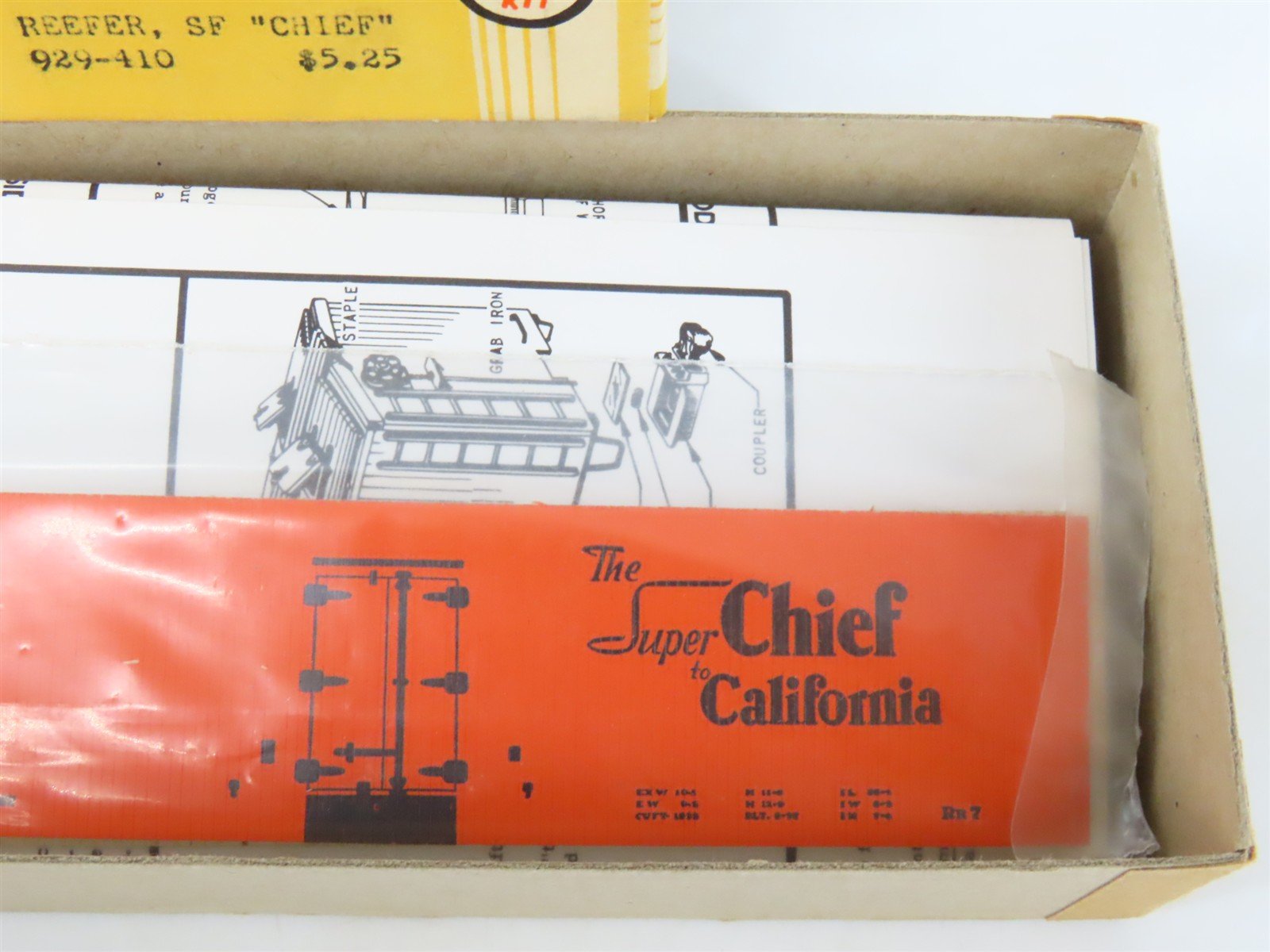 HO Scale Silver Streak Kit 929-410 SFRD Santa Fe Super Chief Reefer #24375