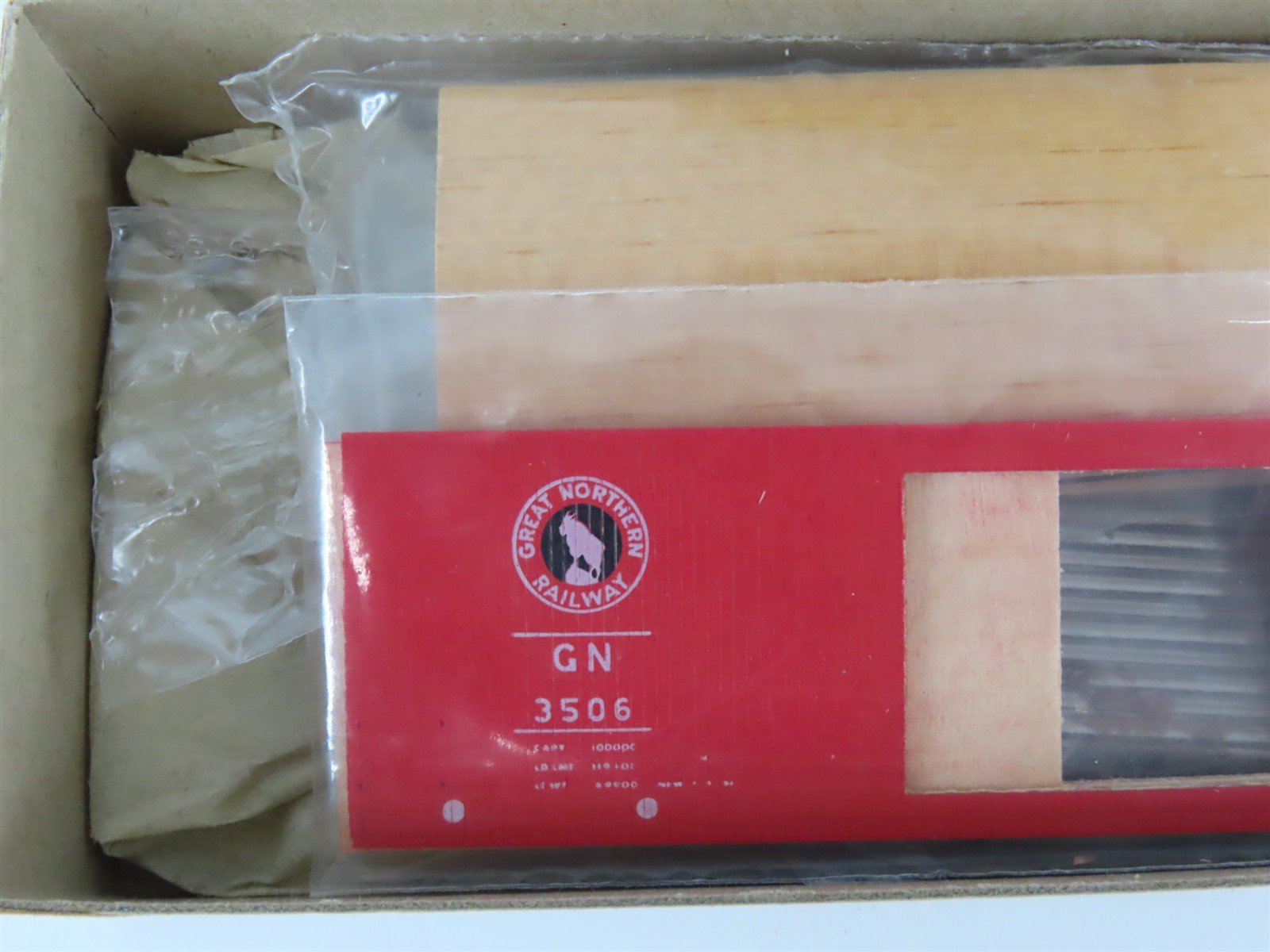 HO Scale Silver Streak Kit 929-303 GN Great Northern Automobile Box Car #3506