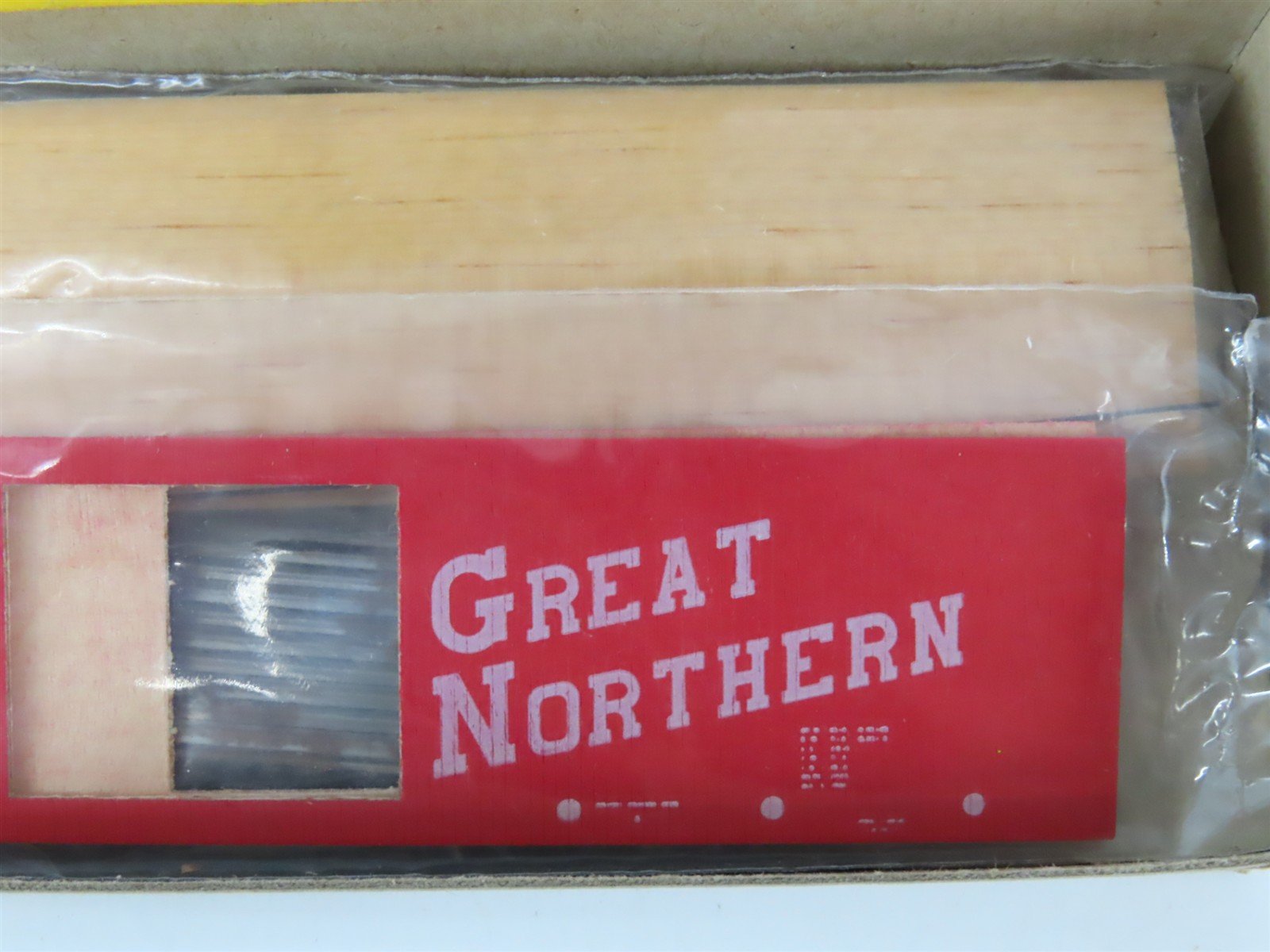 HO Scale Silver Streak Kit 929-303 GN Great Northern Automobile Box Car #3506