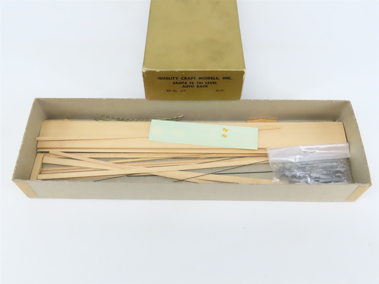 HO Scale Quality Craft Models Kit 319 ETTX ATSF Santa Fe Tri-Level Auto Rack