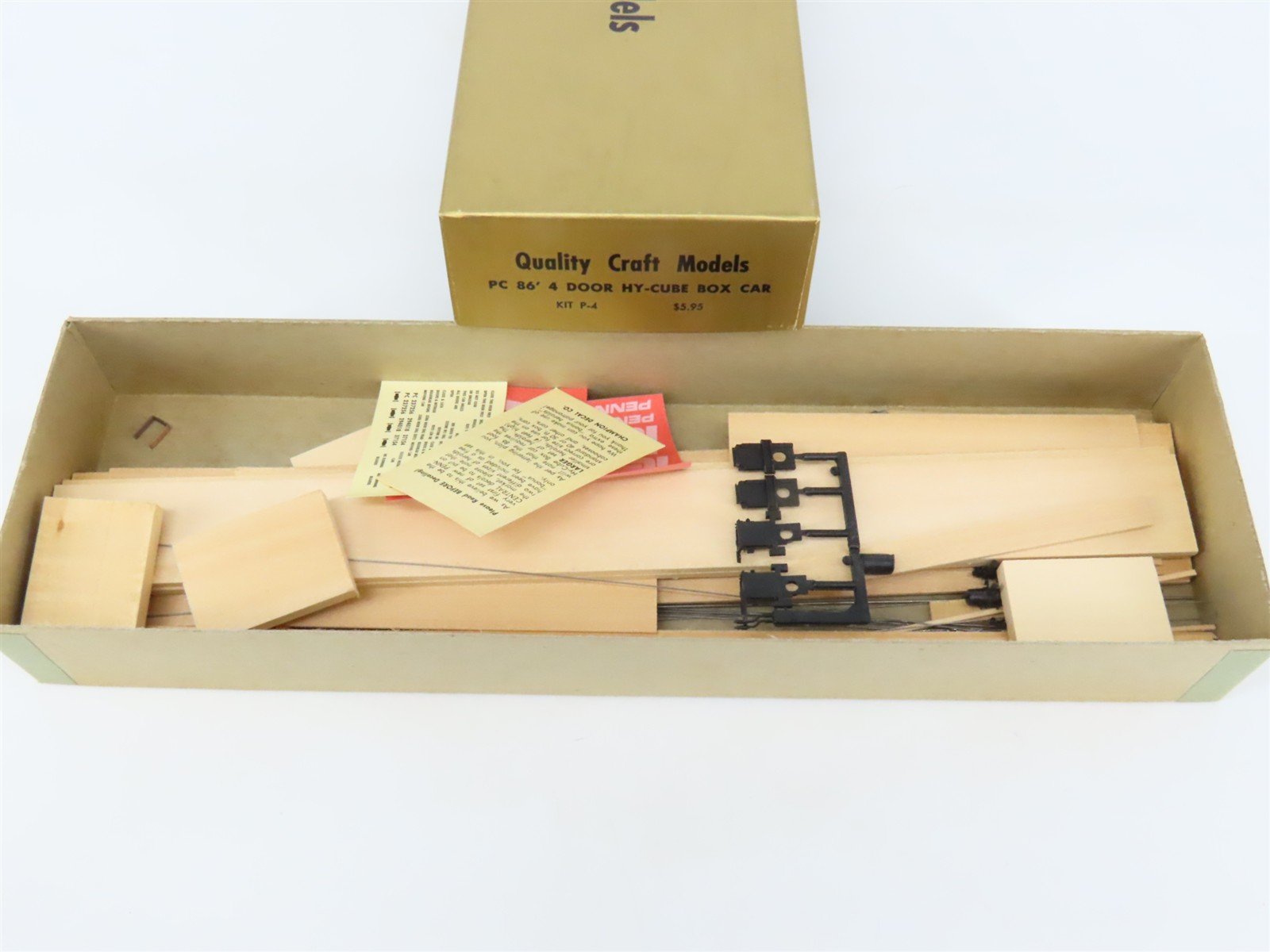 HO Scale Quality Craft Models Kit P-4 PC Penn Central 86' 4-Door Hy-Cube Box Car