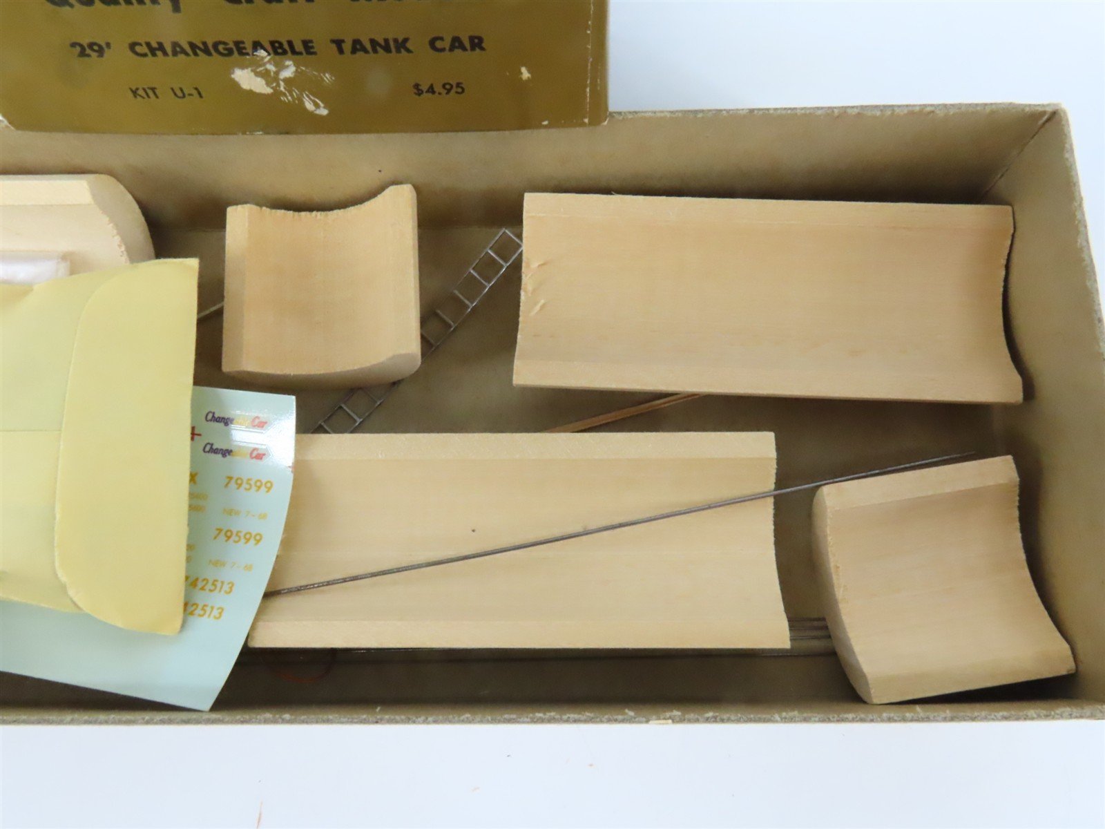 HO Scale Quality Craft Models Kit U-1 UTLX 29' Changeable Tank Car