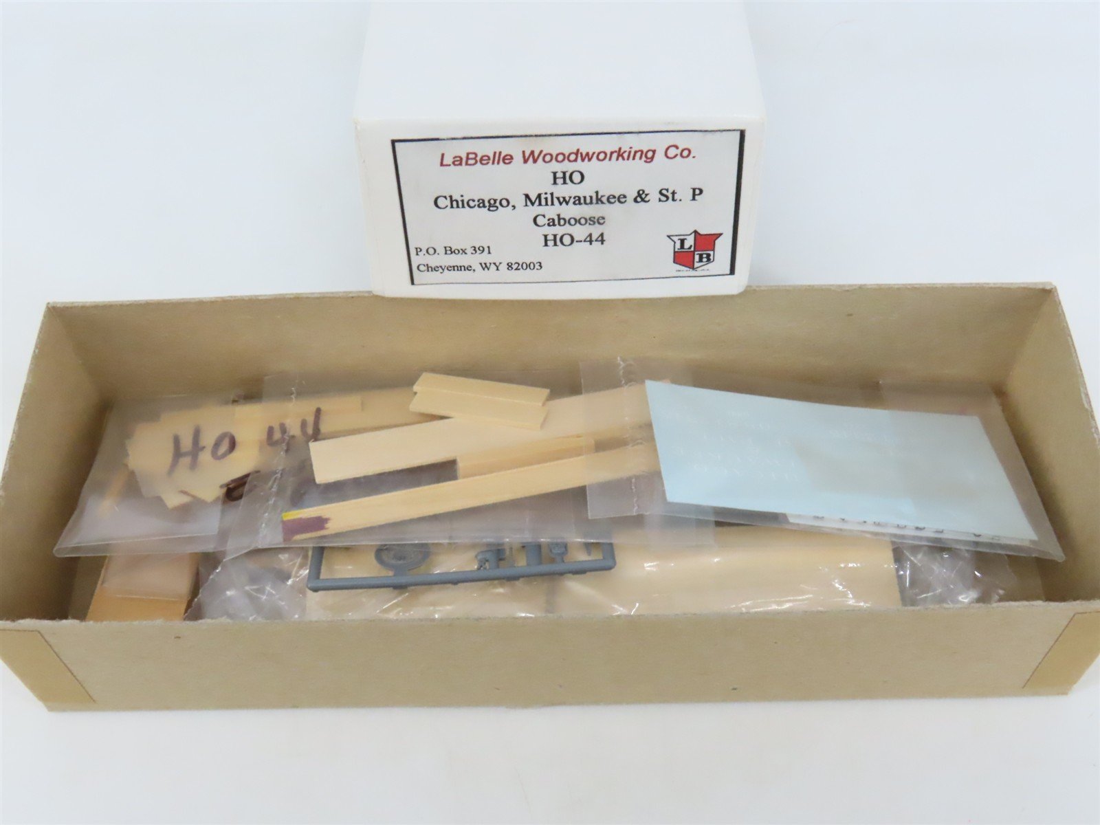 HO Scale La Belle Kit HO-44 CM&StP Chicago Milwaukee & St Paul Railroad Caboose