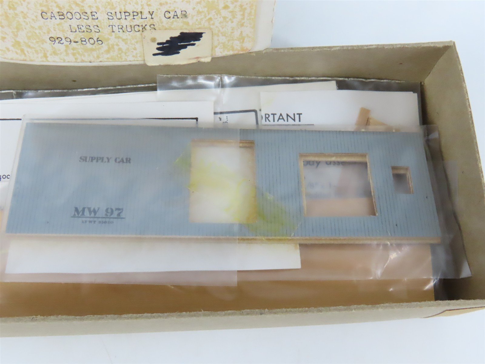 HO Scale Silver Streak Kit 929-806 MW Maintenance of Way Caboose Supply Car #97