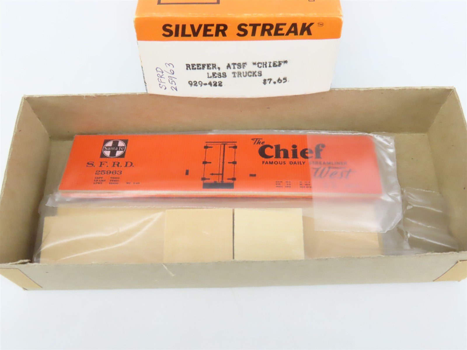 HO Scale Silver Streak Kit 929-422 SFRD Santa Fe Chief Reefer #25963