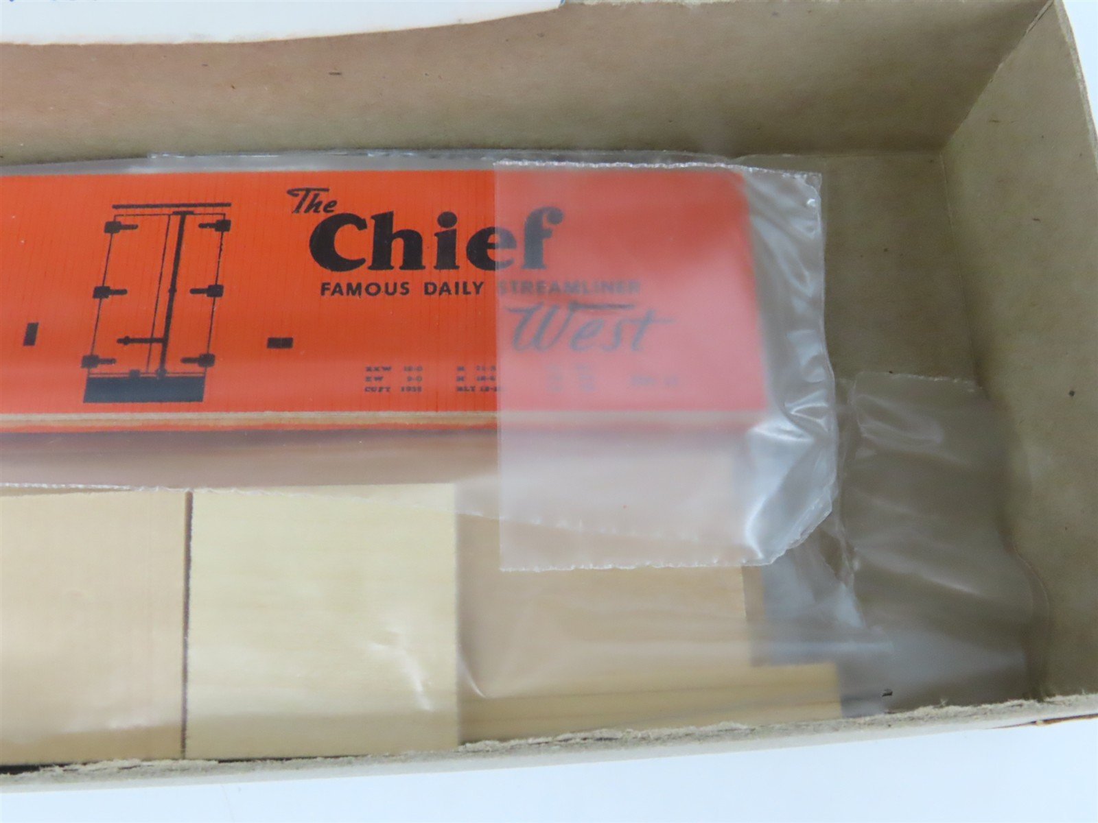 HO Scale Silver Streak Kit 929-422 SFRD Santa Fe Chief Reefer #25963