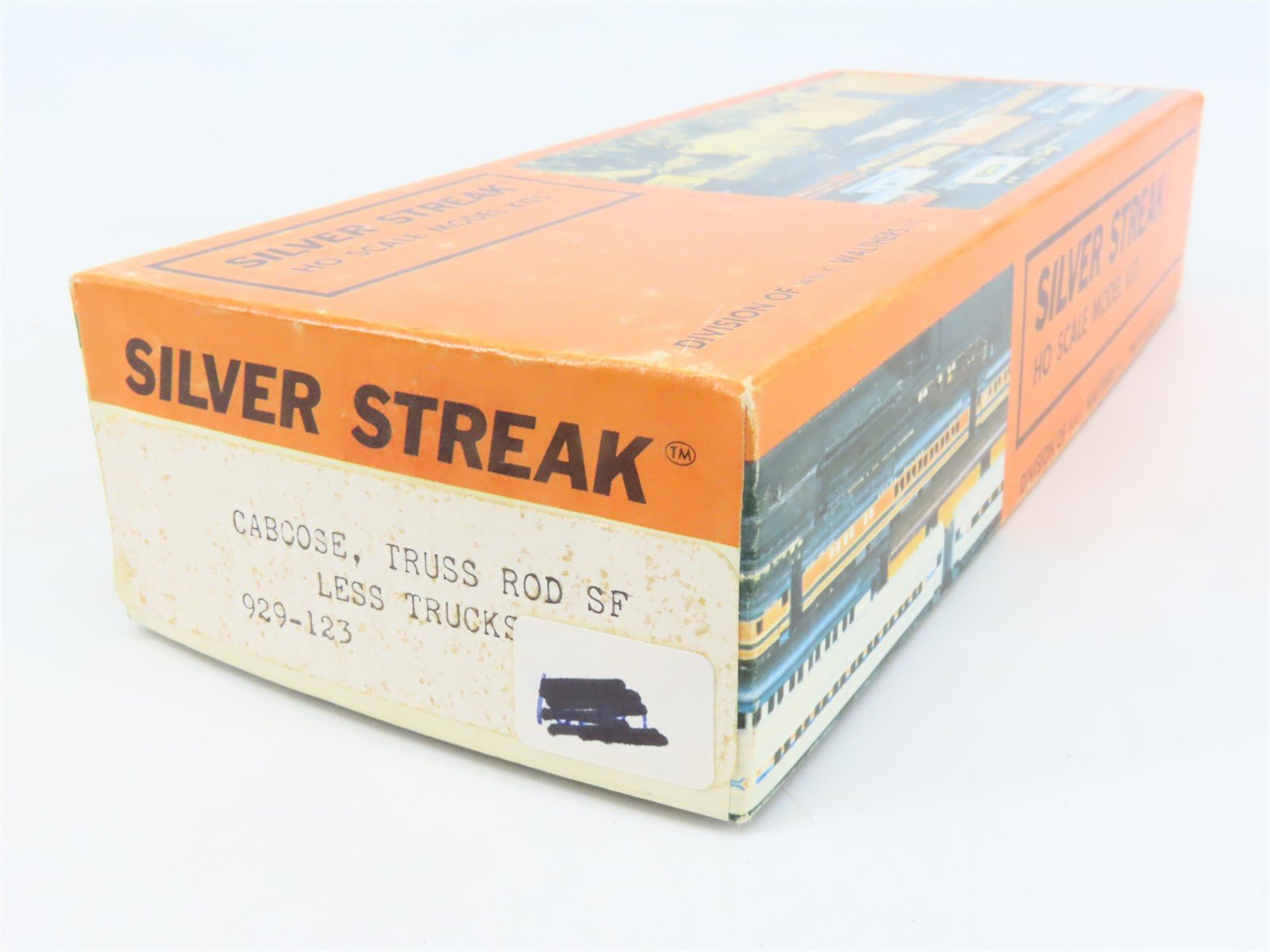 HO Scale Silver Streak Kit 929-123 AT&SF Santa Fe Railroad Caboose #1157