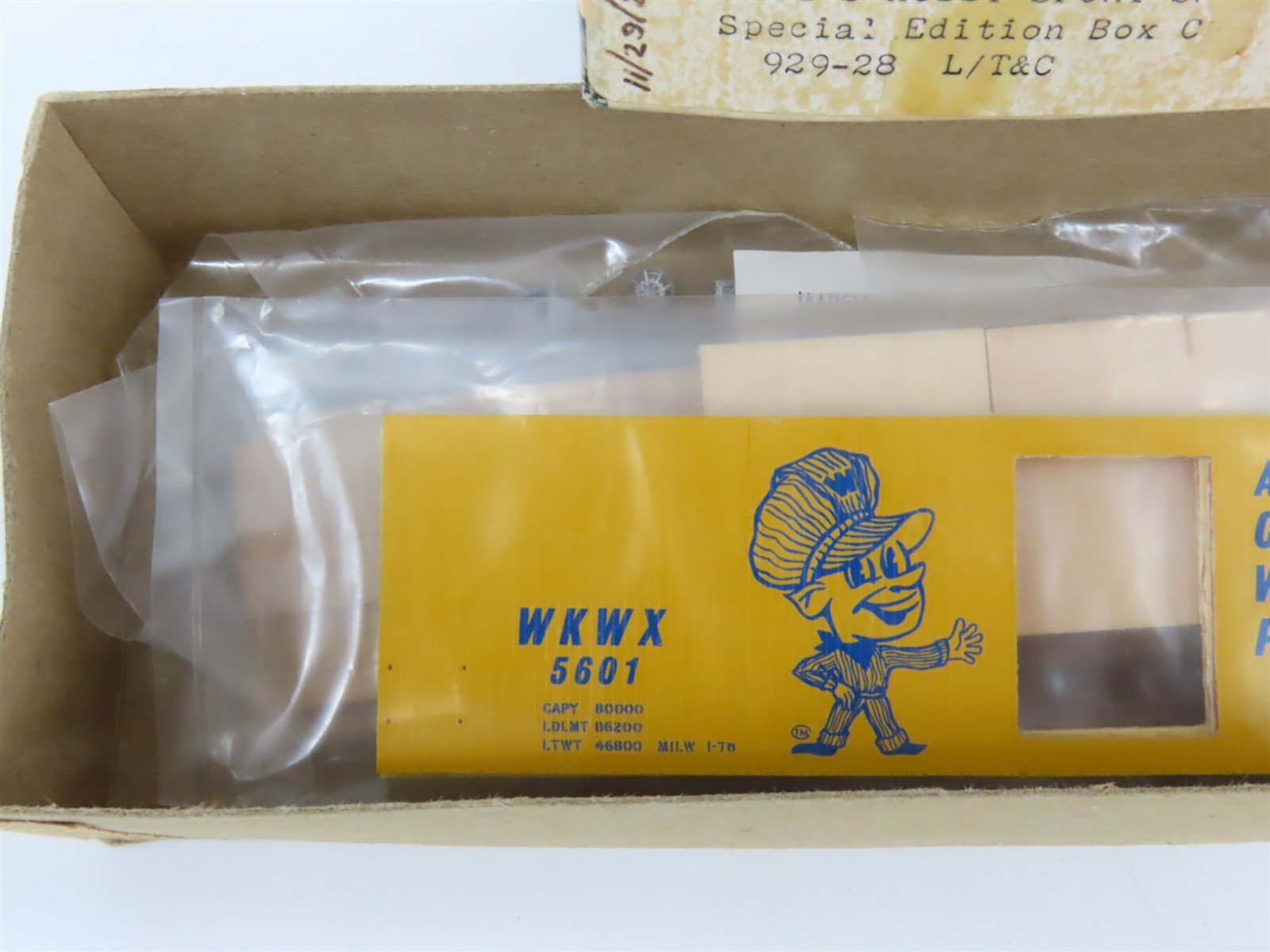HO Scale Silver Streak Kit 929-28 WKWX Paul's Hobby-Sport Shop Box Car #5601