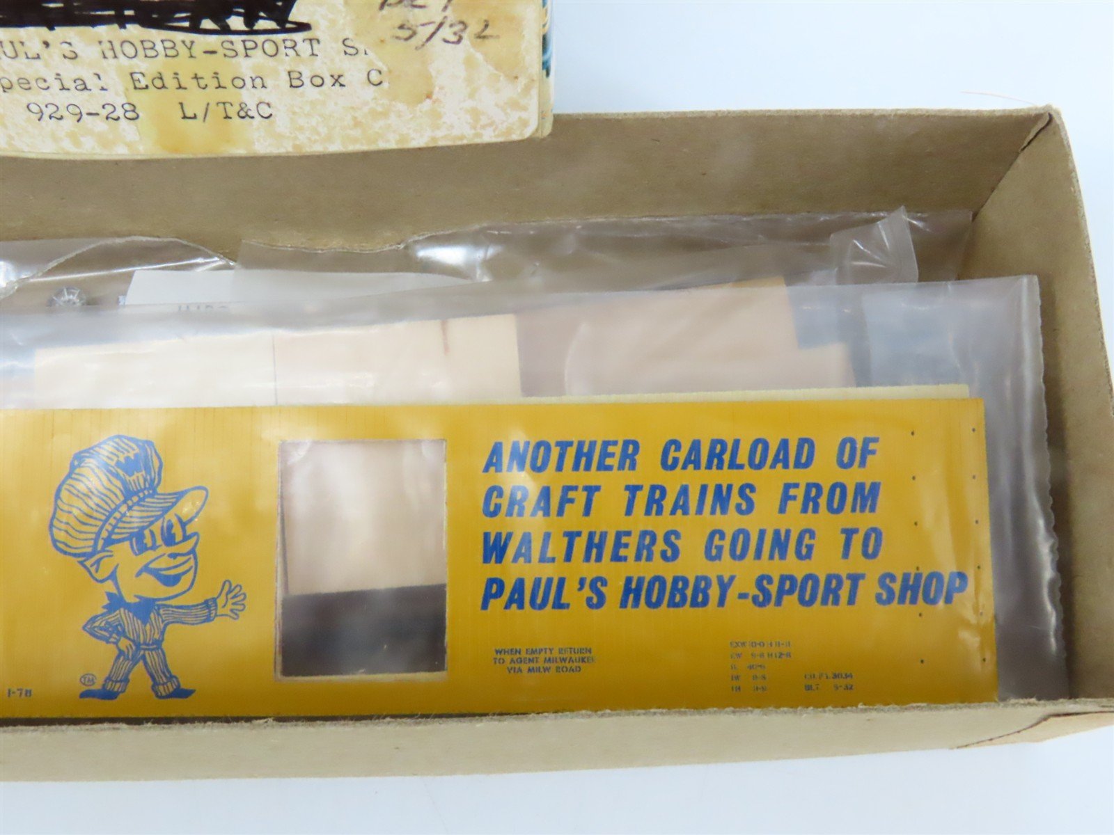 HO Scale Silver Streak Kit 929-28 WKWX Paul's Hobby-Sport Shop Box Car #5601