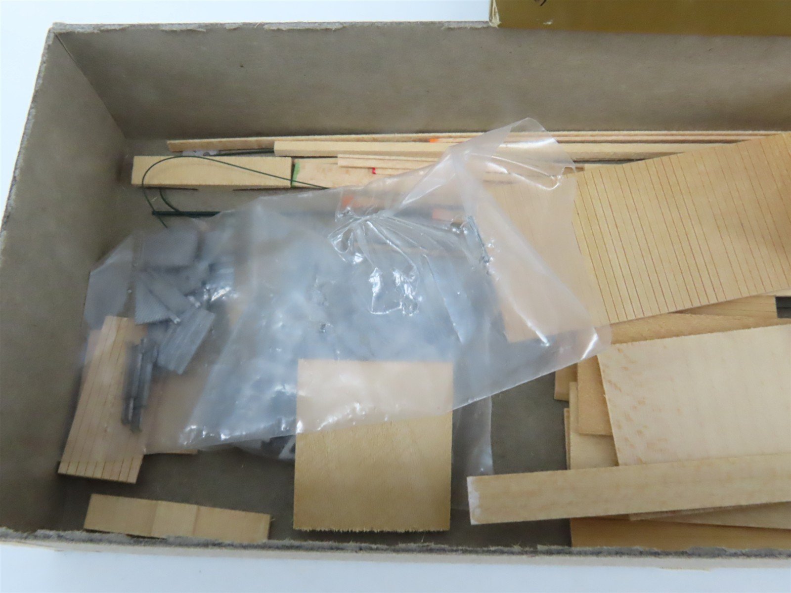 HO Scale Quality Craft Models Kit 331 TTX Weis Markets 50' Flat Car w/ Trailer
