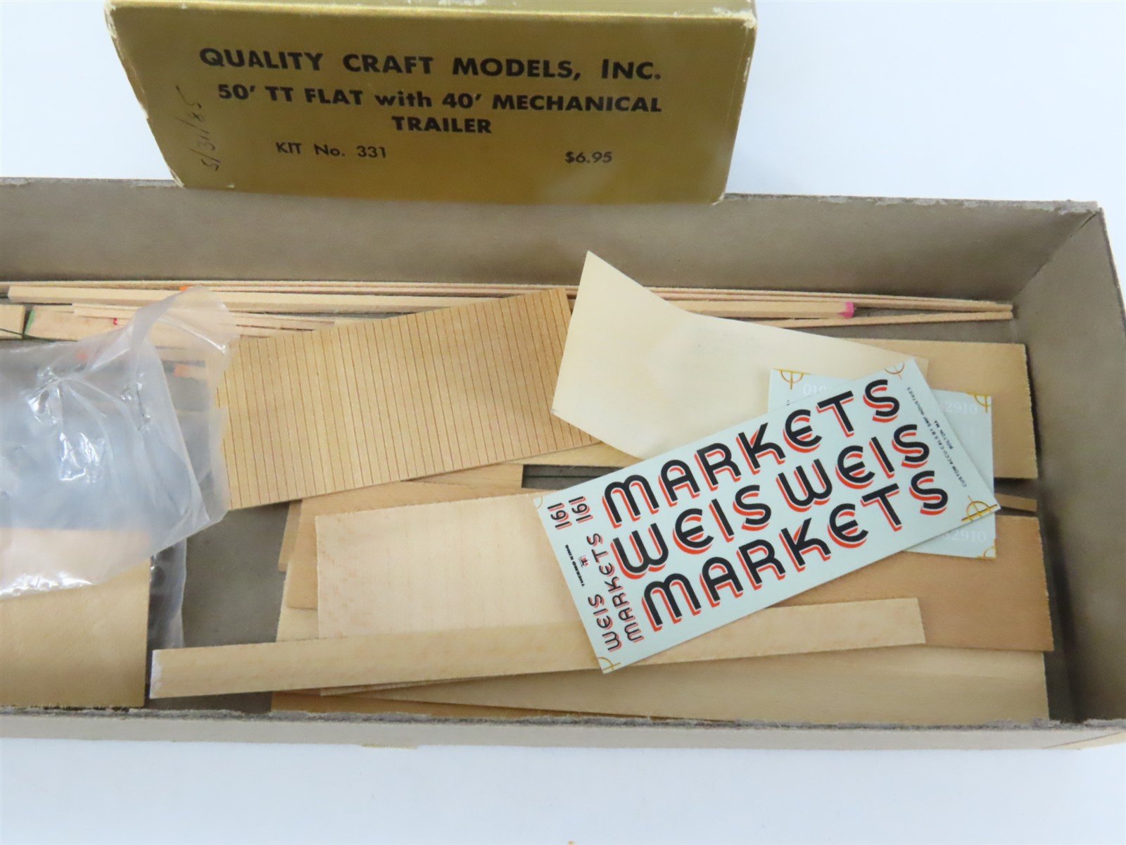 HO Scale Quality Craft Models Kit 331 TTX Weis Markets 50' Flat Car w/ Trailer