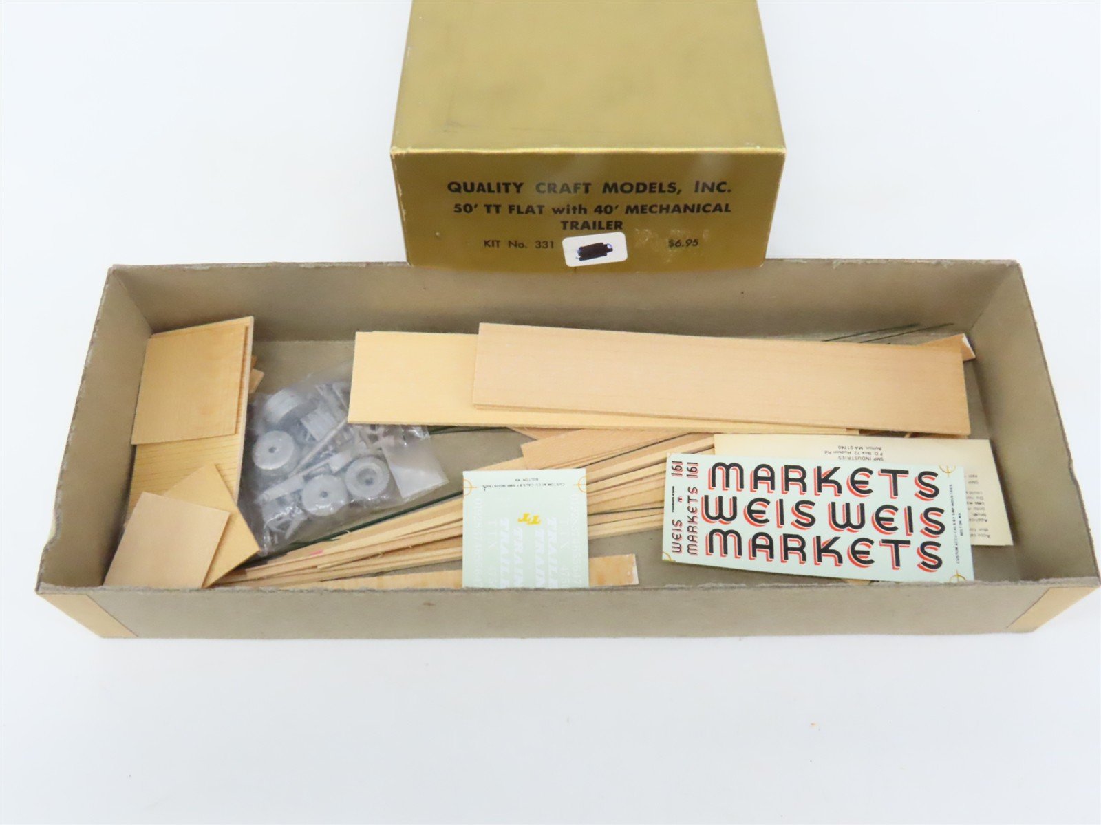 HO Scale Quality Craft Models Kit 331 TTX Weis Markets 50' Flat Car w/ Trailer