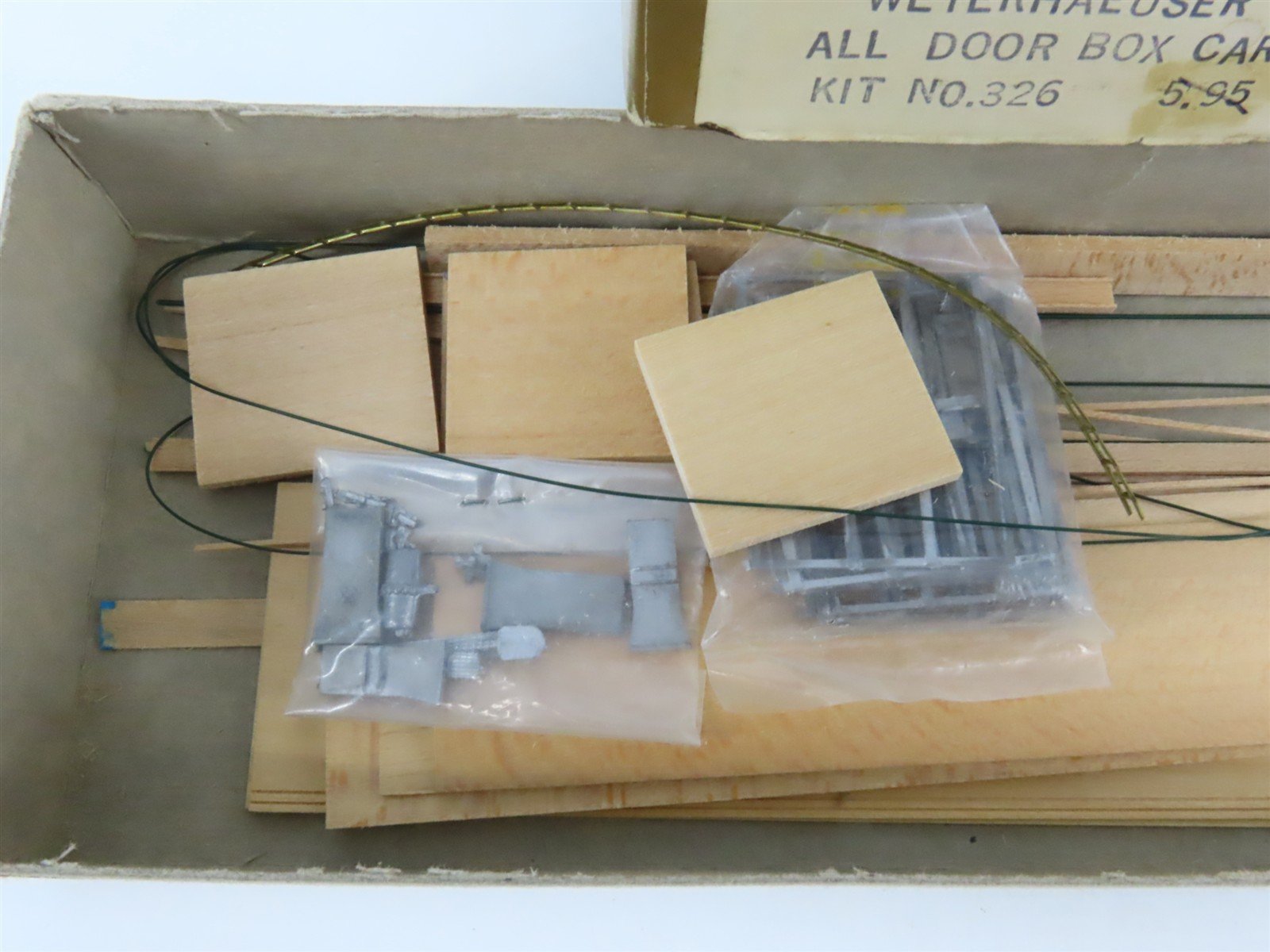 HO Scale Quality Craft Models Kit 326 LUNX Weyerhaeuser All Door Box Car