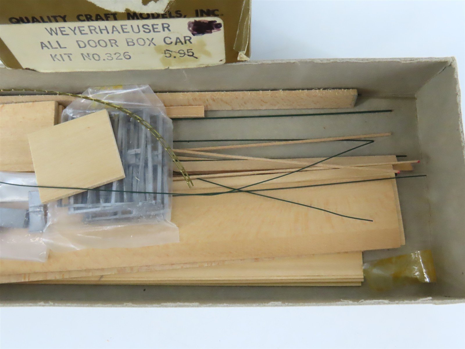 HO Scale Quality Craft Models Kit 326 LUNX Weyerhaeuser All Door Box Car