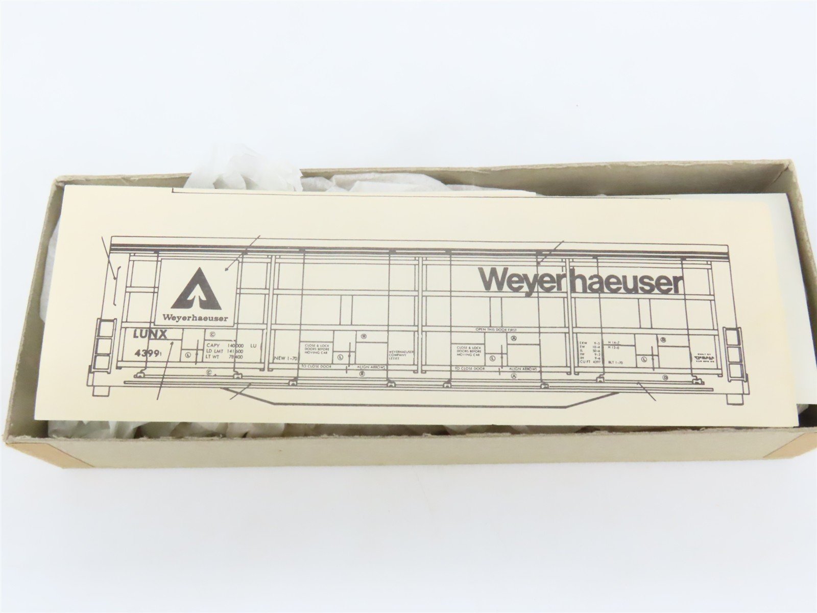 HO Scale Quality Craft Models Kit 326 LUNX Weyerhaeuser All Door Box Car