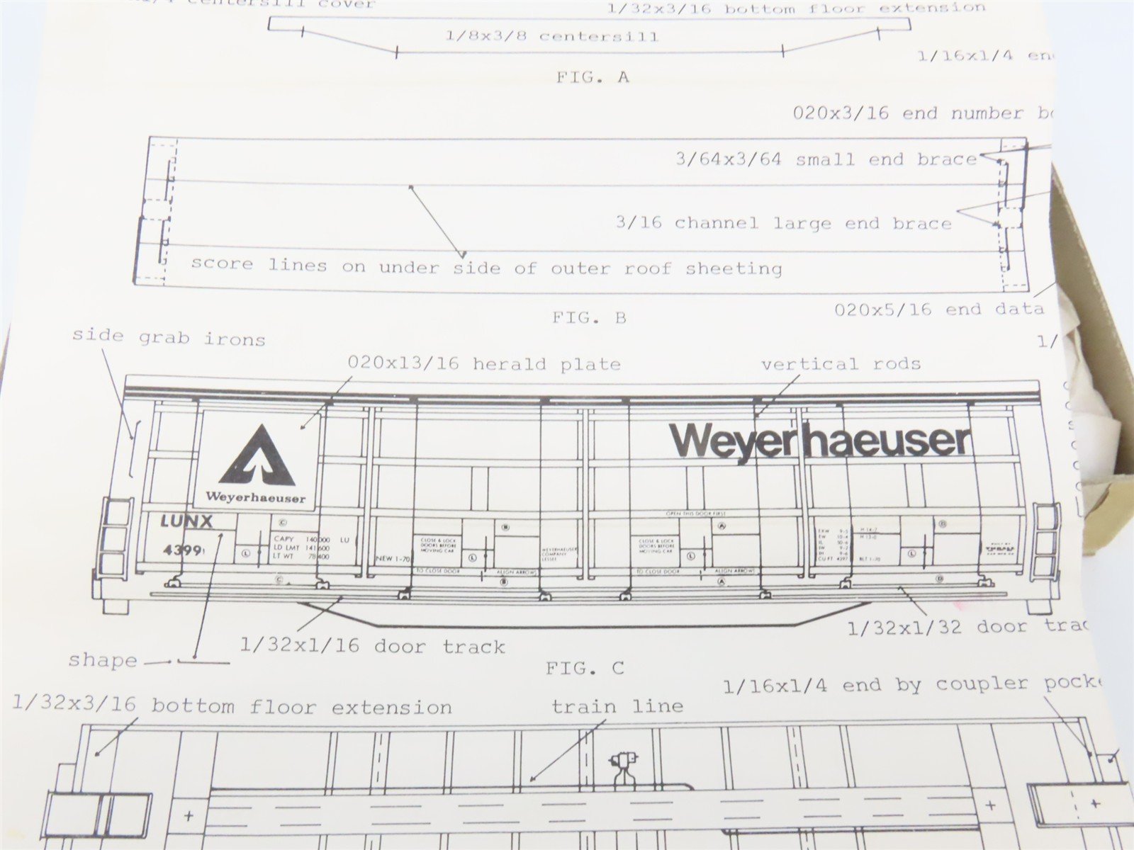 HO Scale Quality Craft Models Kit W-1 LUNX Weyerhaeuser All Plug Door Box Car
