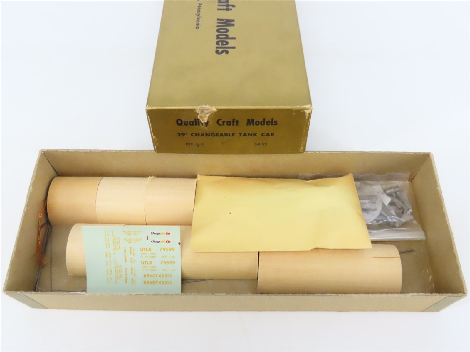 HO Scale Quality Craft Models Kit U-1 UTLX 29' Changeable Tank Car #79599