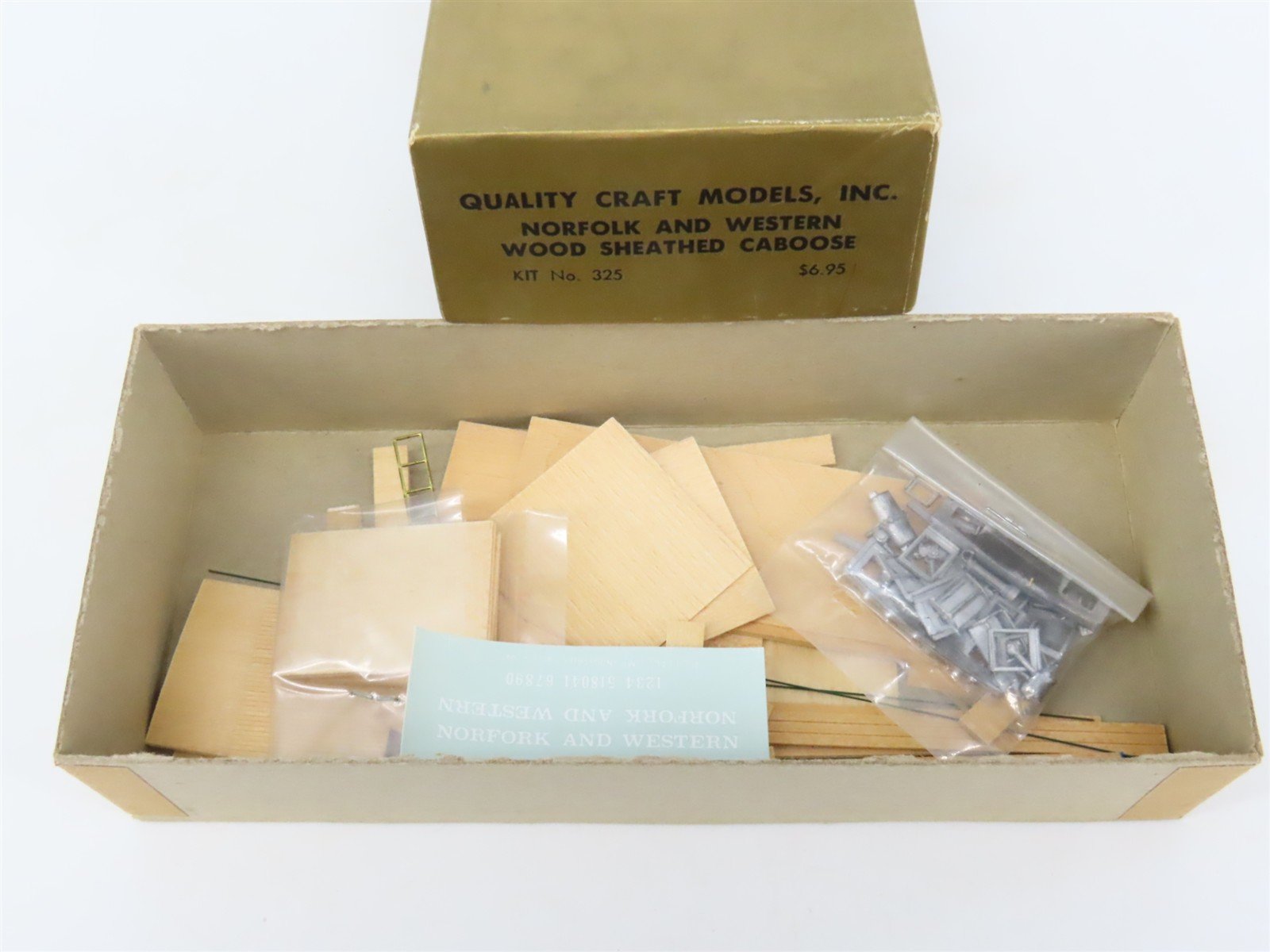 HO Scale Quality Craft Models Kit 325 N&W Norfolk & Western Railroad Caboose