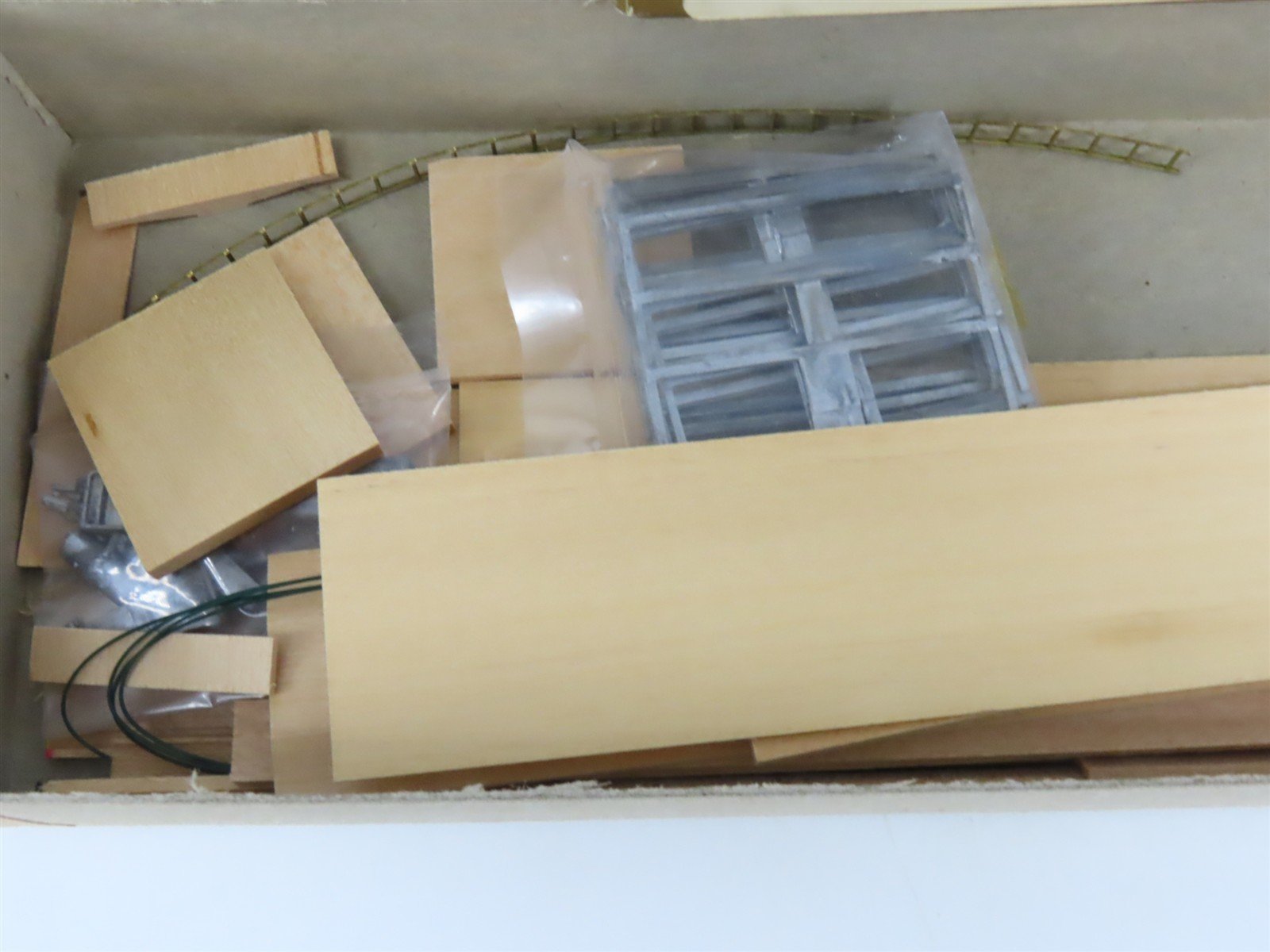 HO Scale Quality Craft Models Kit 326 LUNX Weyerhaeuser All Door Box Car