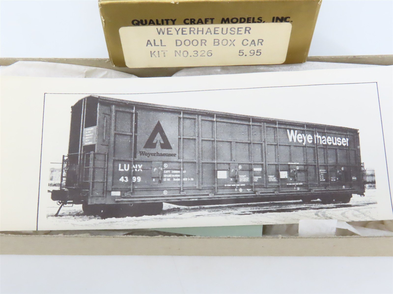 HO Scale Quality Craft Models Kit 326 LUNX Weyerhaeuser All Door Box Car