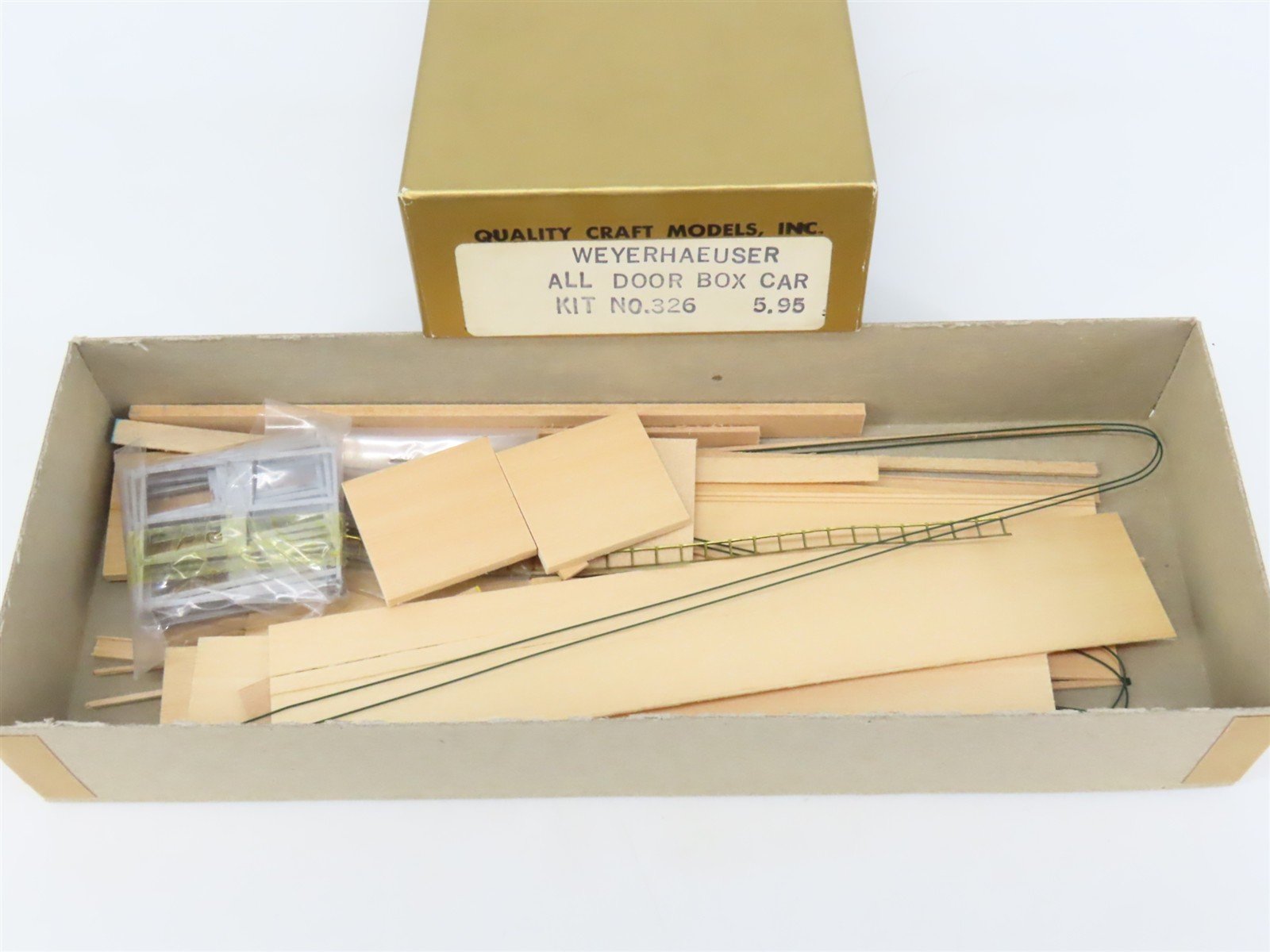 HO Scale Quality Craft Models Kit 326 LUNX Weyerhaeuser All Door Box Car
