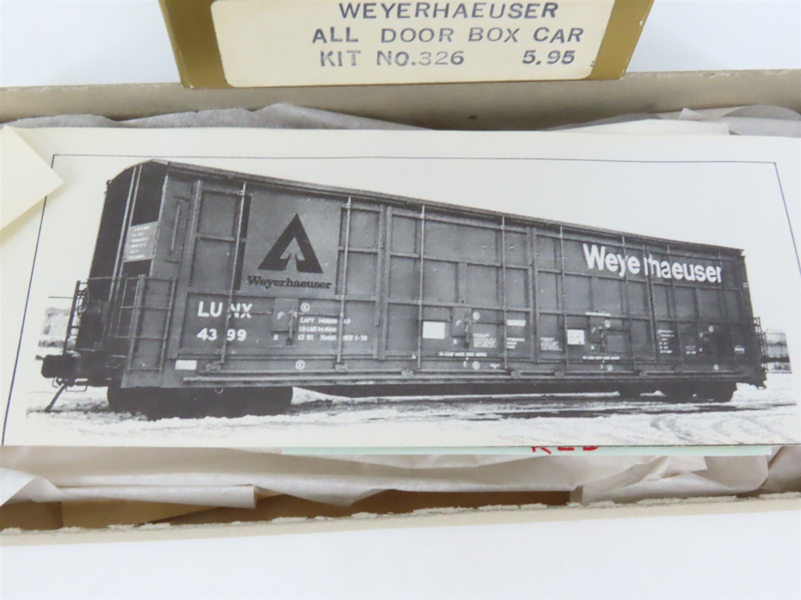 HO Scale Quality Craft Models Kit 326 LUNX Weyerhaeuser All Door Box Car