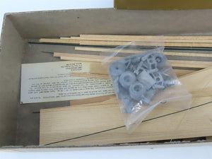 HO Scale Quality Craft Models Kit 331 TTX Weis Markets 50' Flat Car w/ Trailer