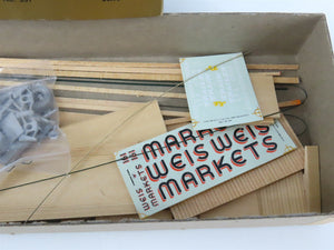HO Scale Quality Craft Models Kit 331 TTX Weis Markets 50' Flat Car w/ Trailer